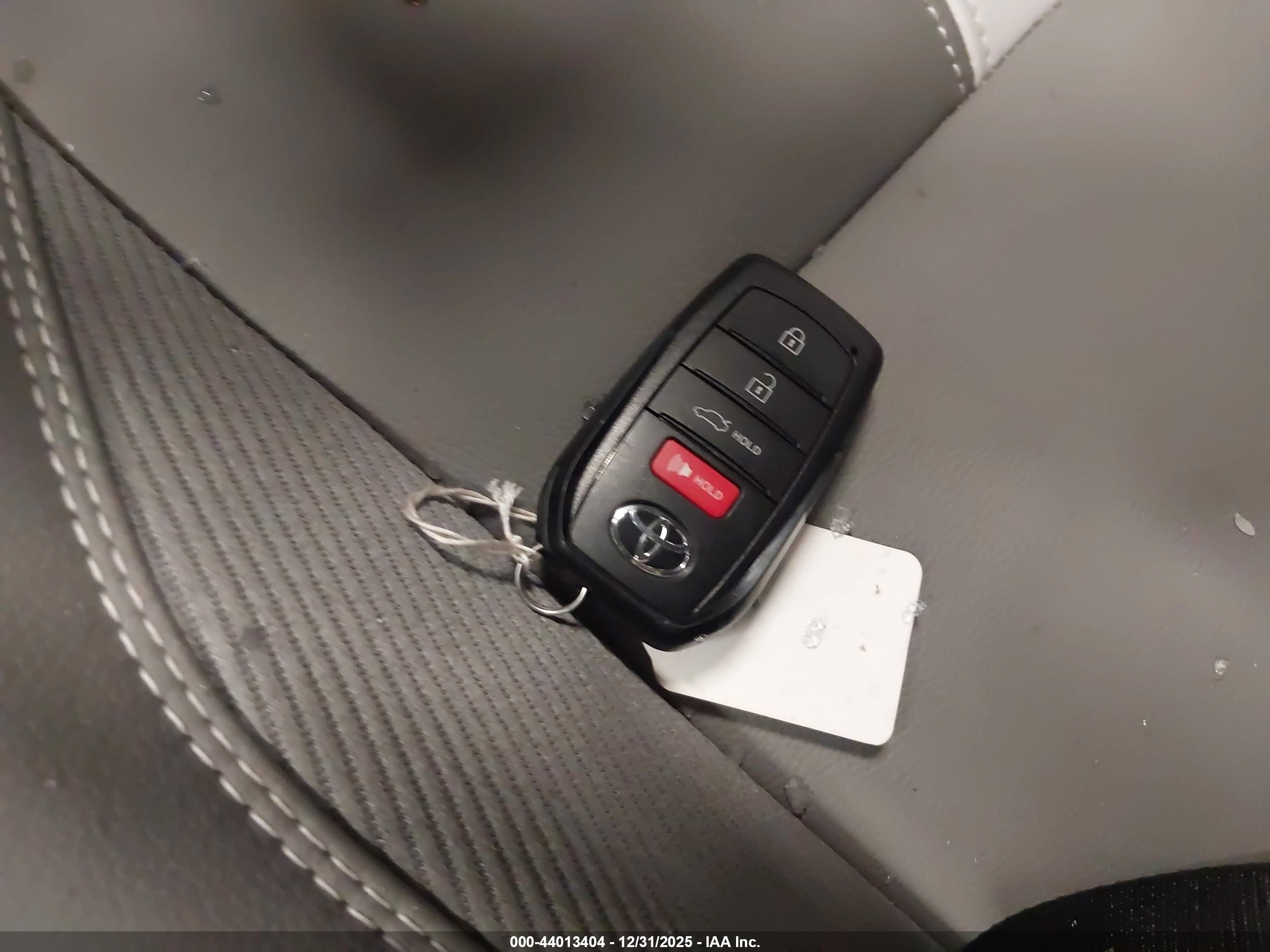 TOYOTA CAMRY image 11
