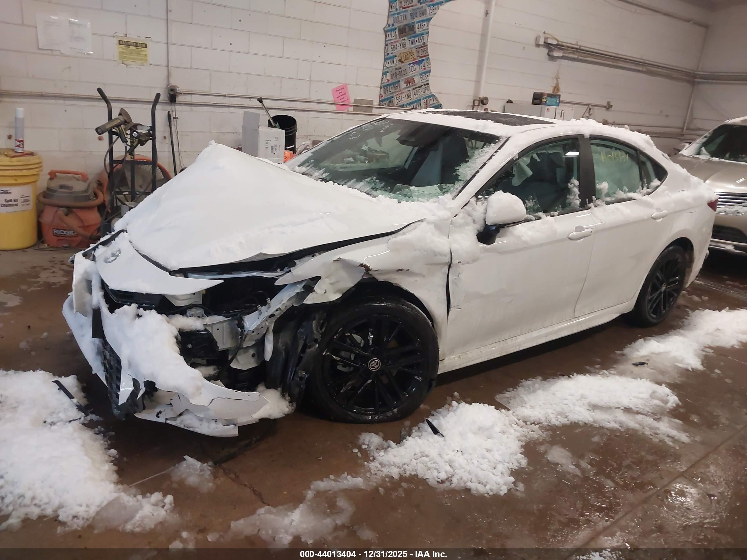 TOYOTA CAMRY image 2