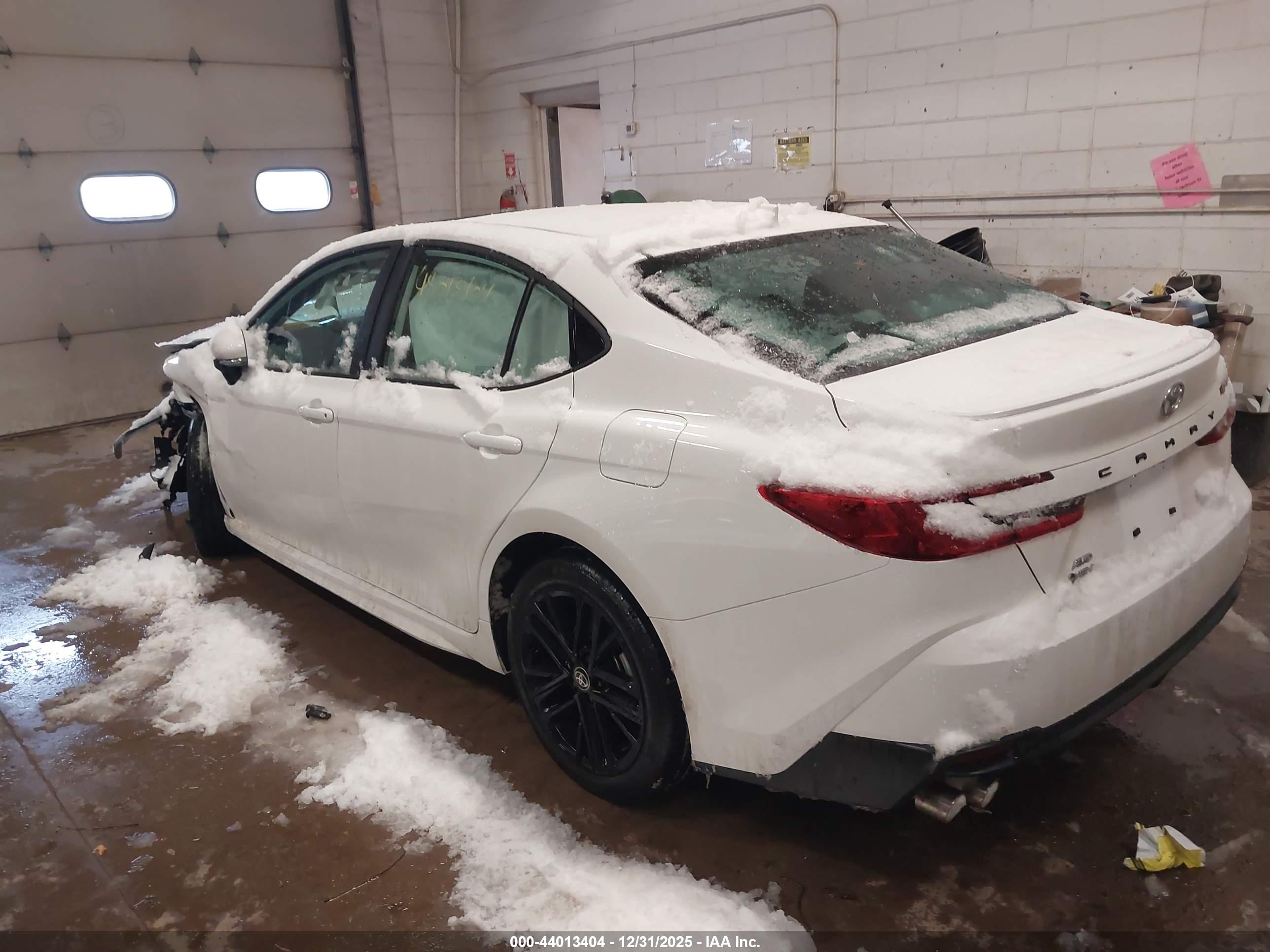 TOYOTA CAMRY image 3