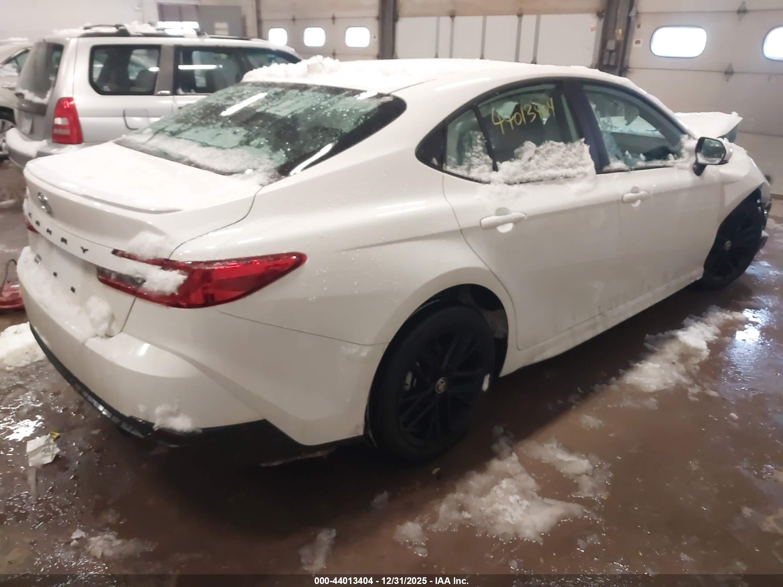 TOYOTA CAMRY image 4