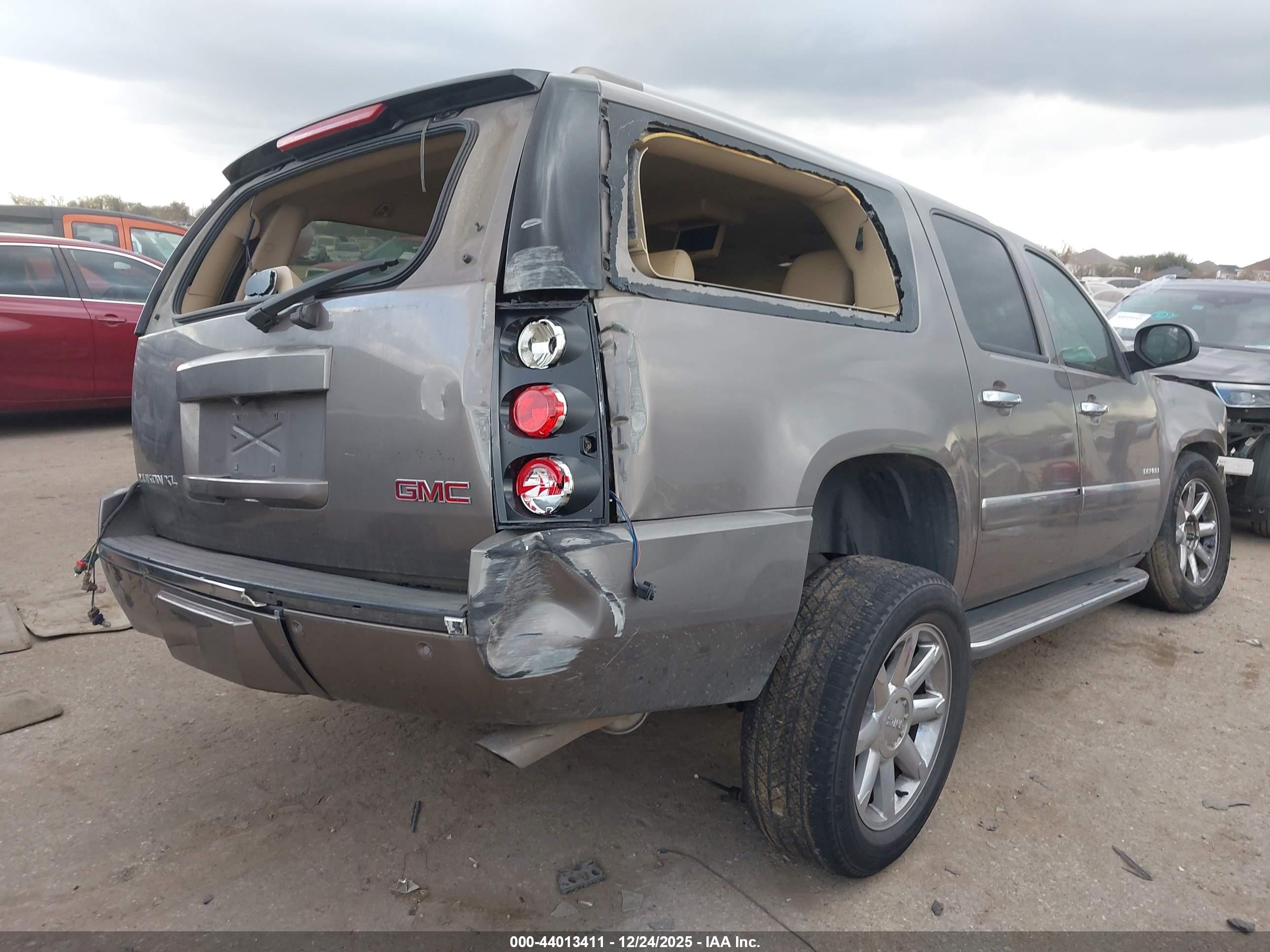 GMC YUKON image 4