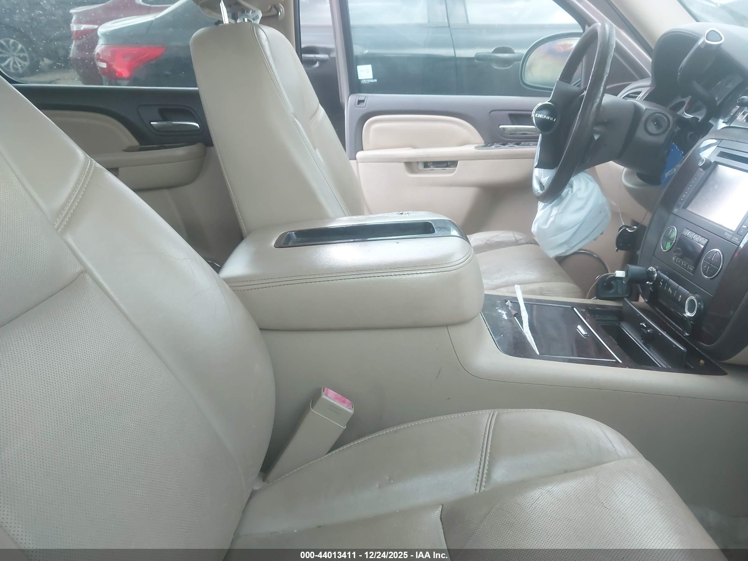 GMC YUKON image 5