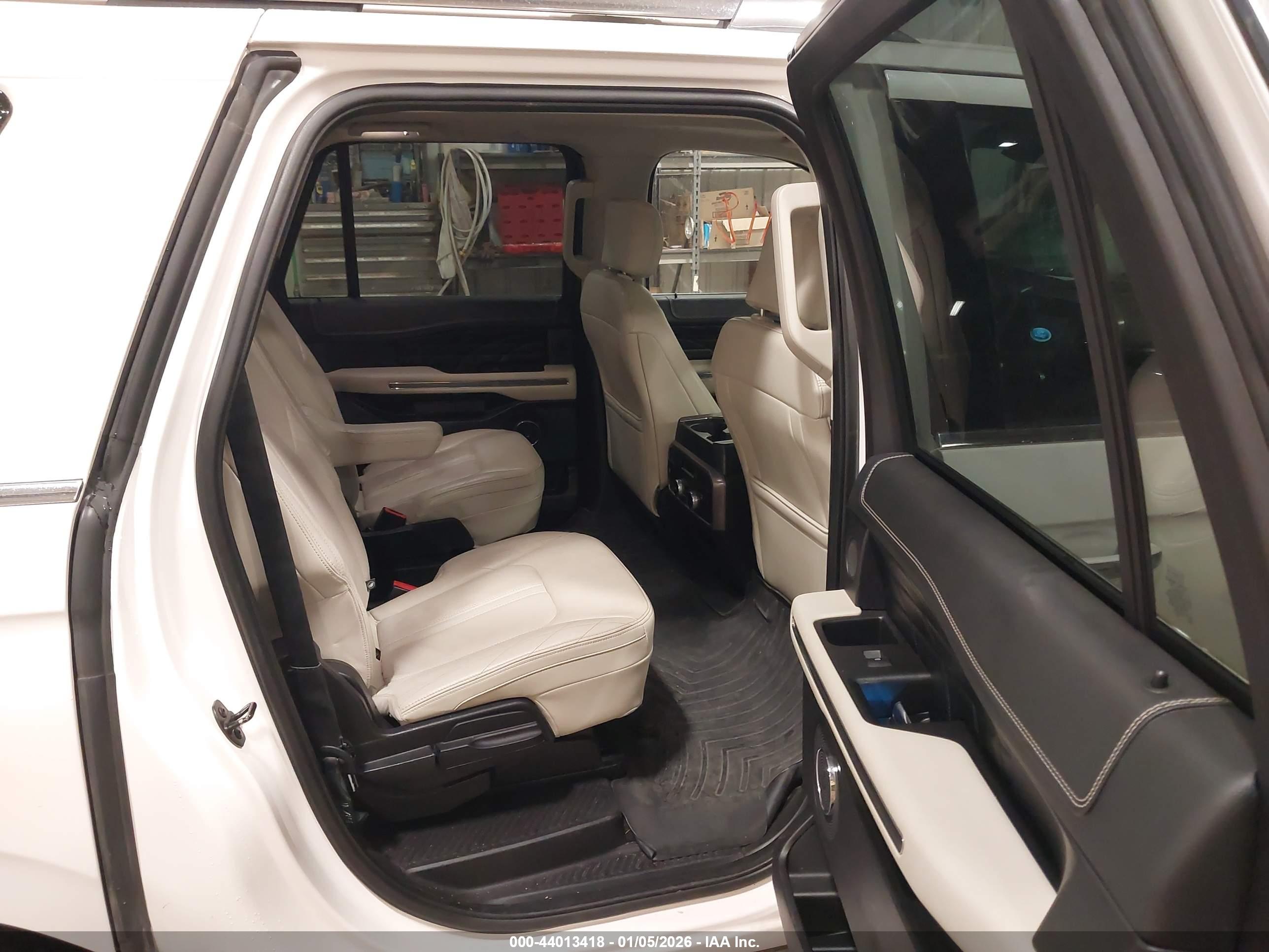 FORD EXPEDITION image 8