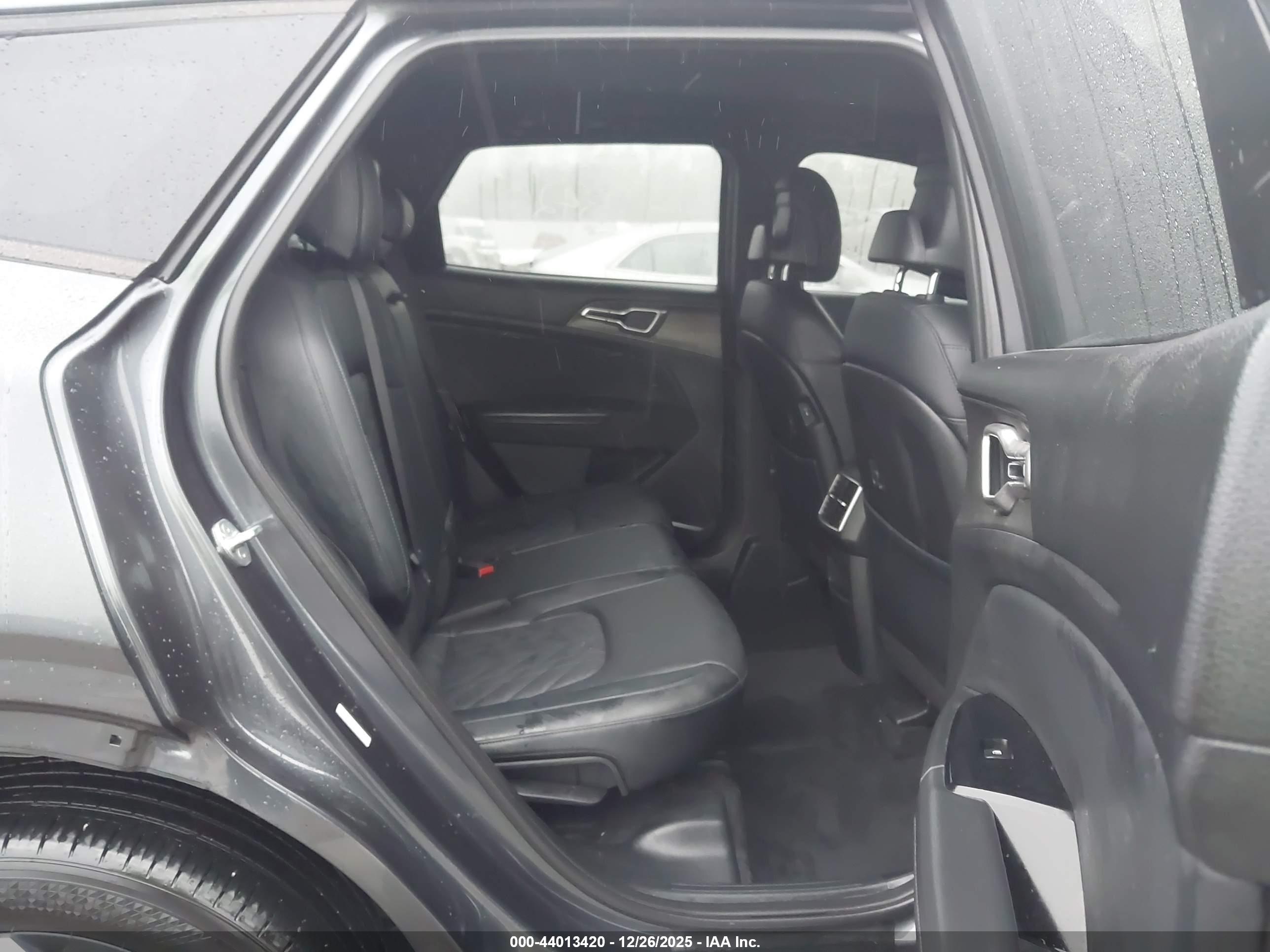 KIA SPORTAGE image 8