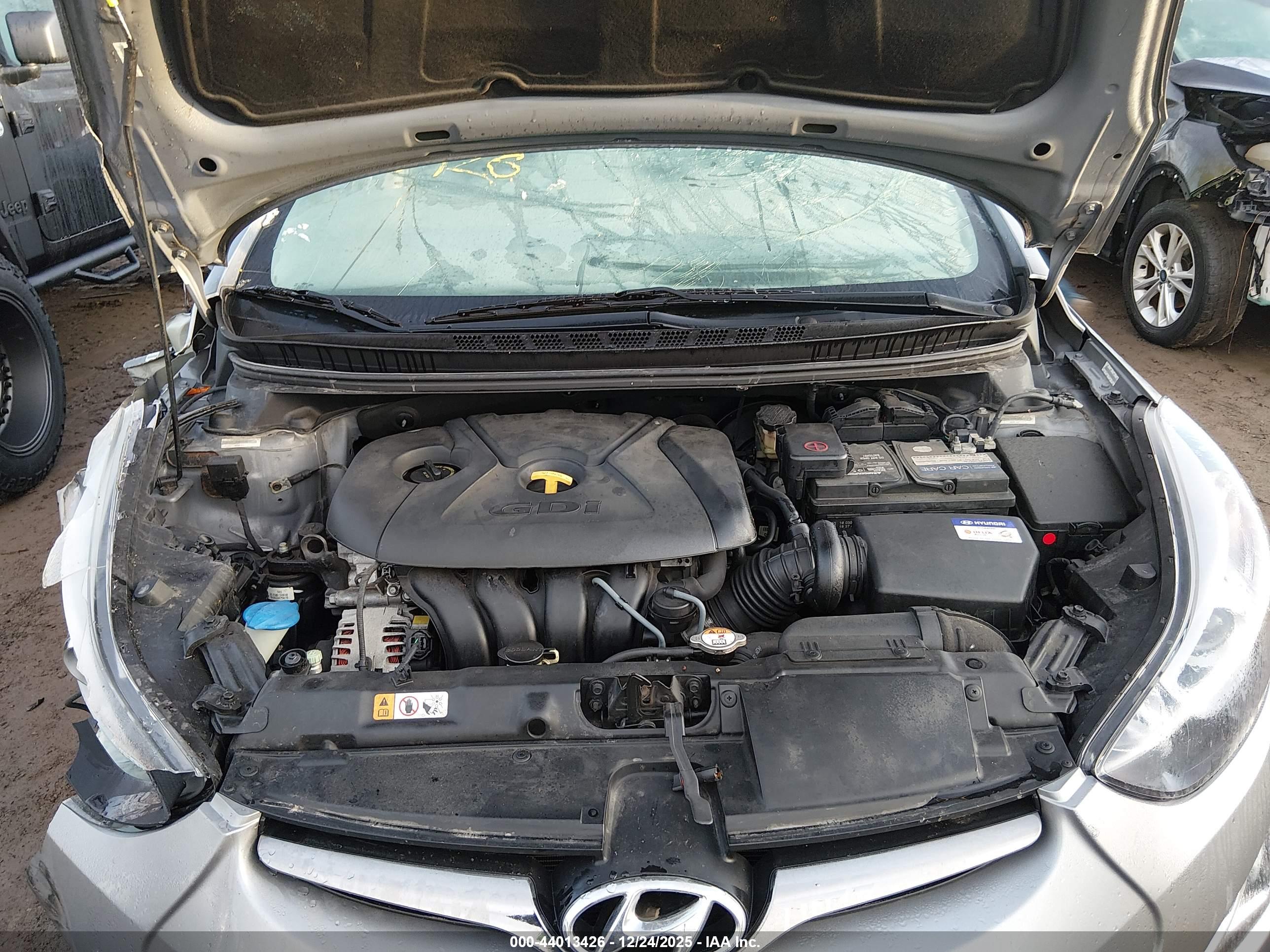 HYUNDAI ELANTRA image 10