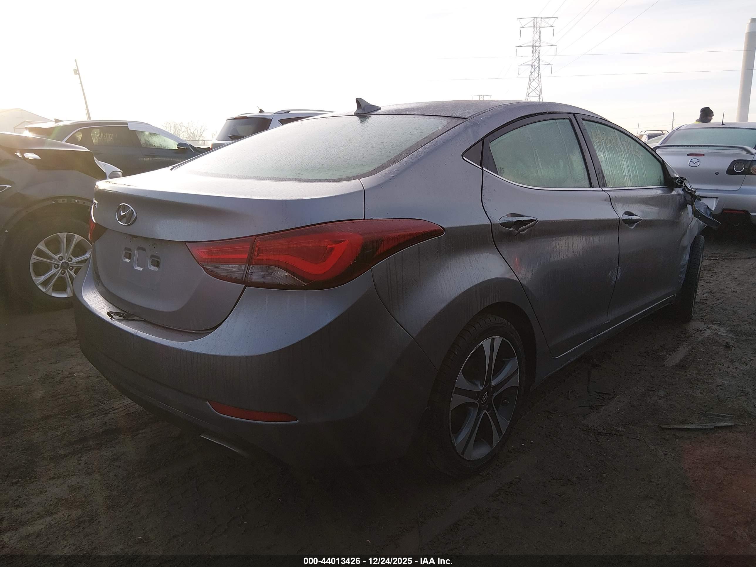 HYUNDAI ELANTRA image 4