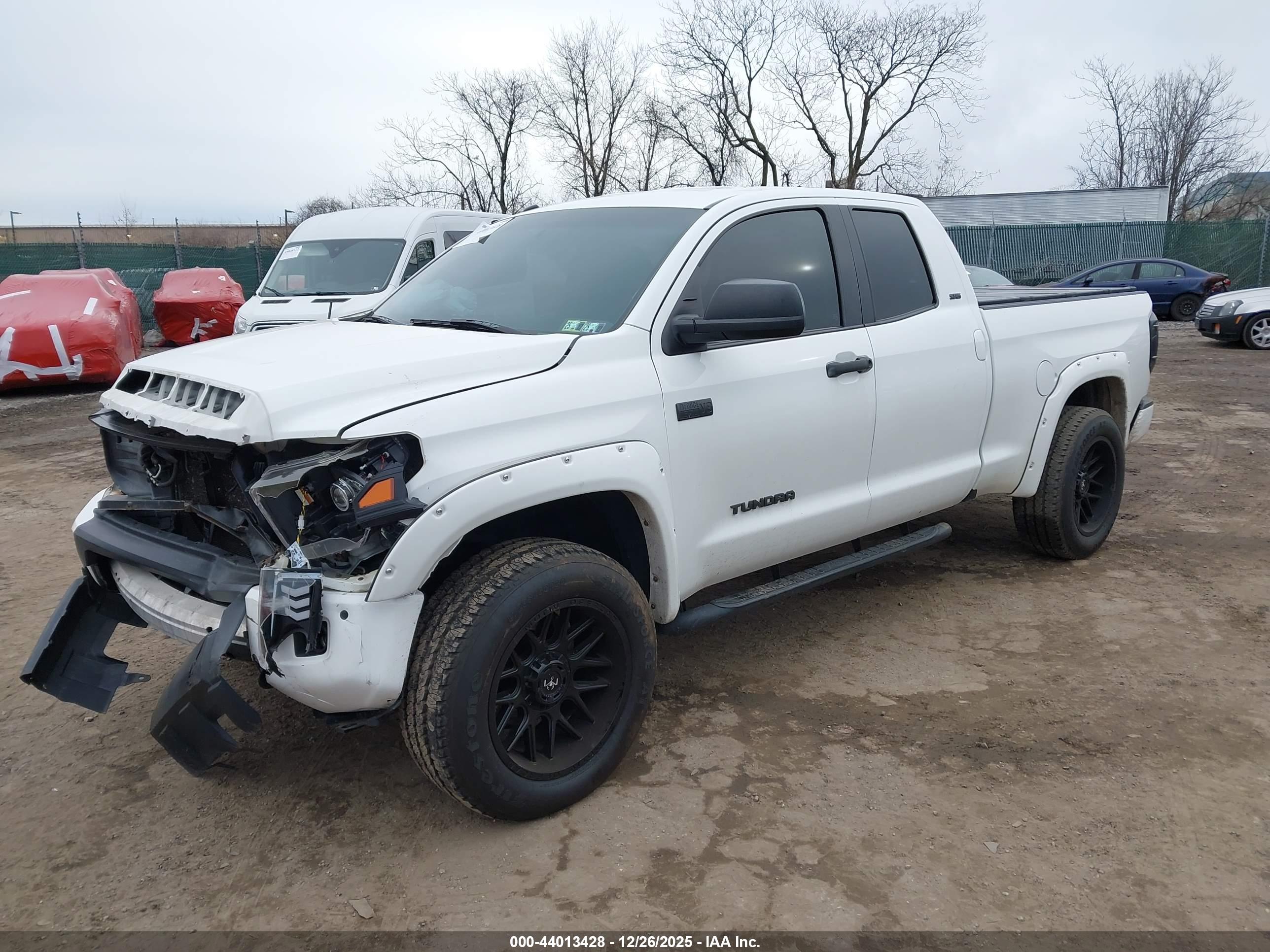 TOYOTA TUNDRA image 2