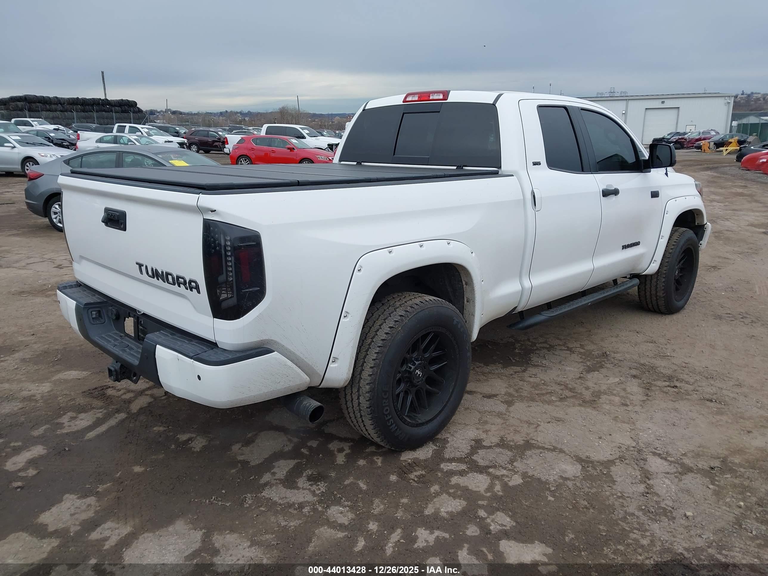 TOYOTA TUNDRA image 4