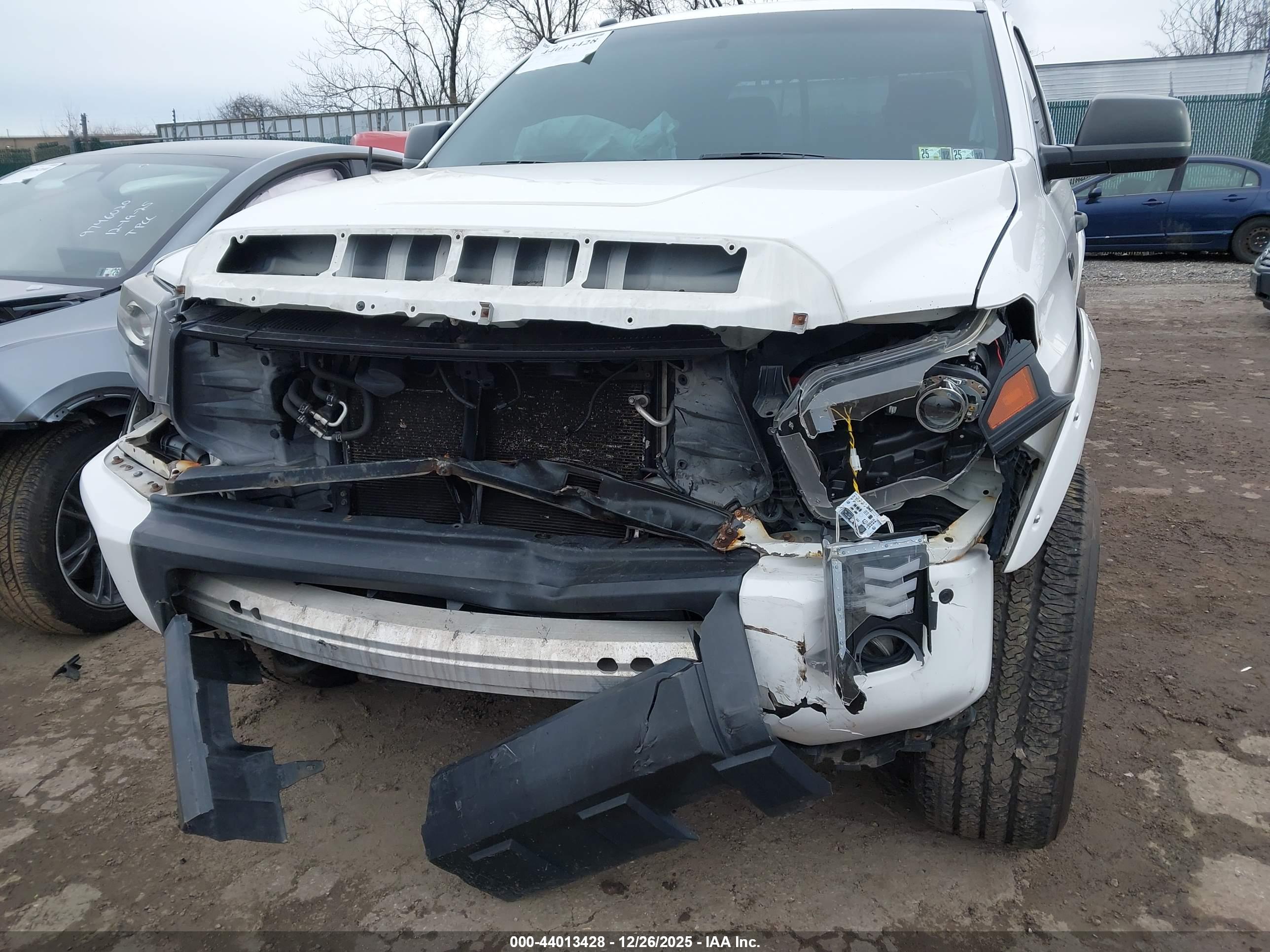 TOYOTA TUNDRA image 6