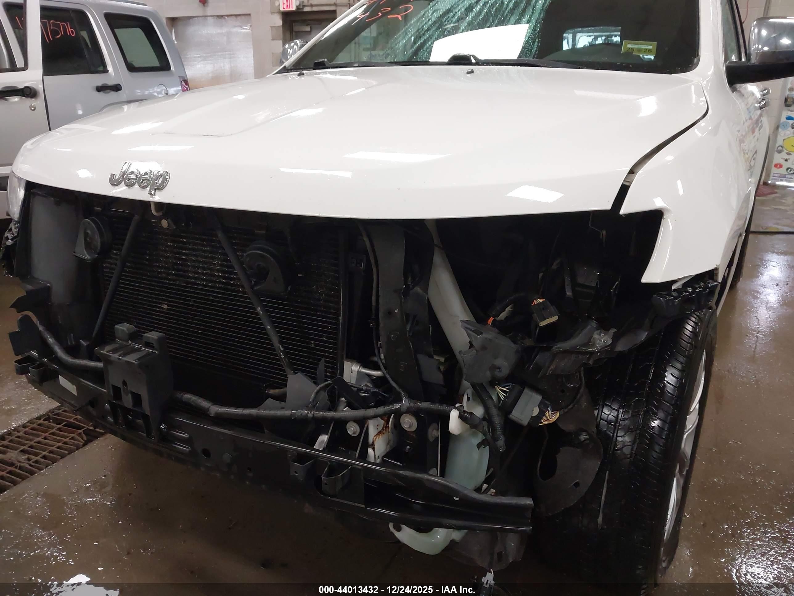 JEEP GRAND image 6