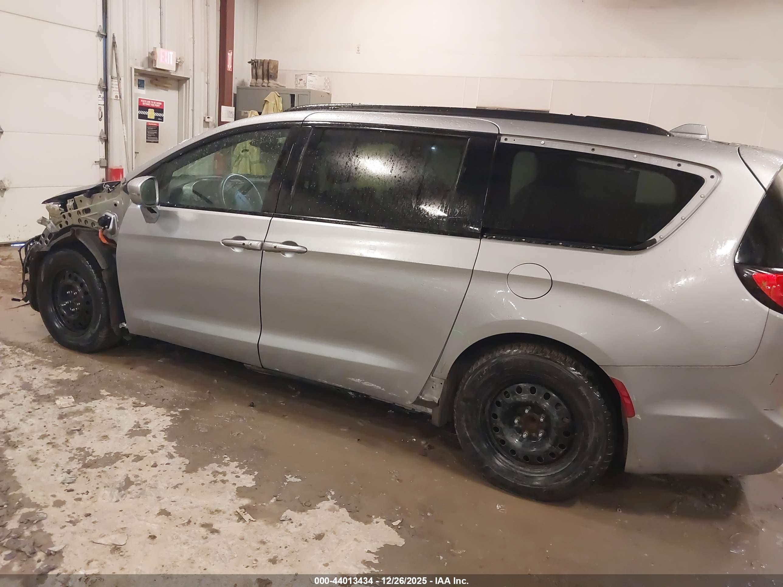 CHRYSLER PACIFICA image 3