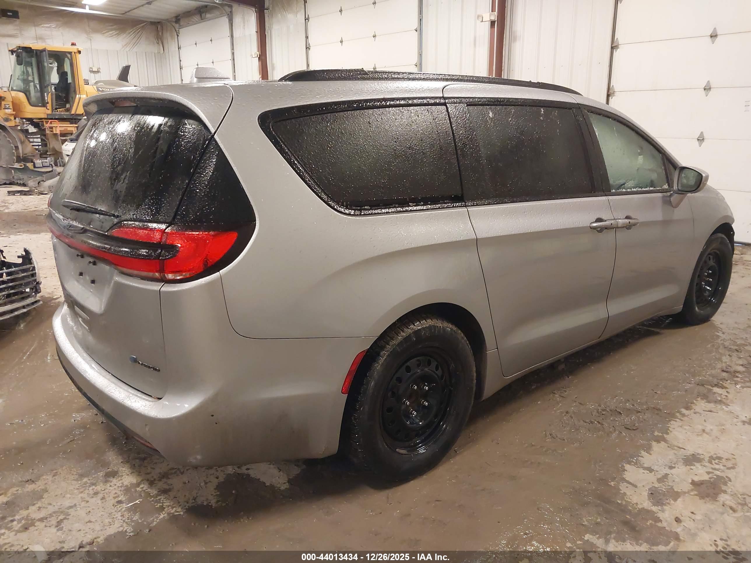 CHRYSLER PACIFICA image 4
