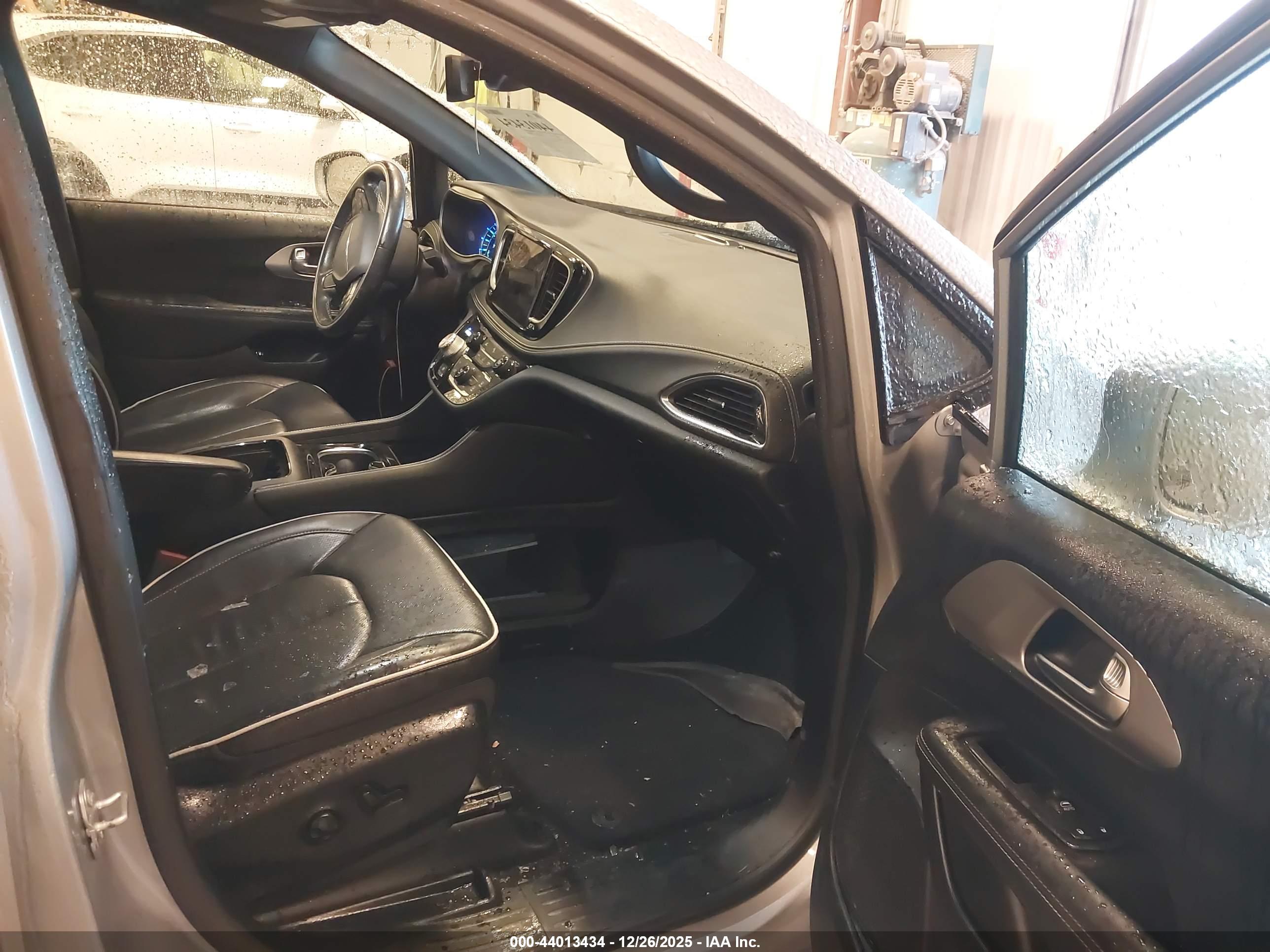 CHRYSLER PACIFICA image 5