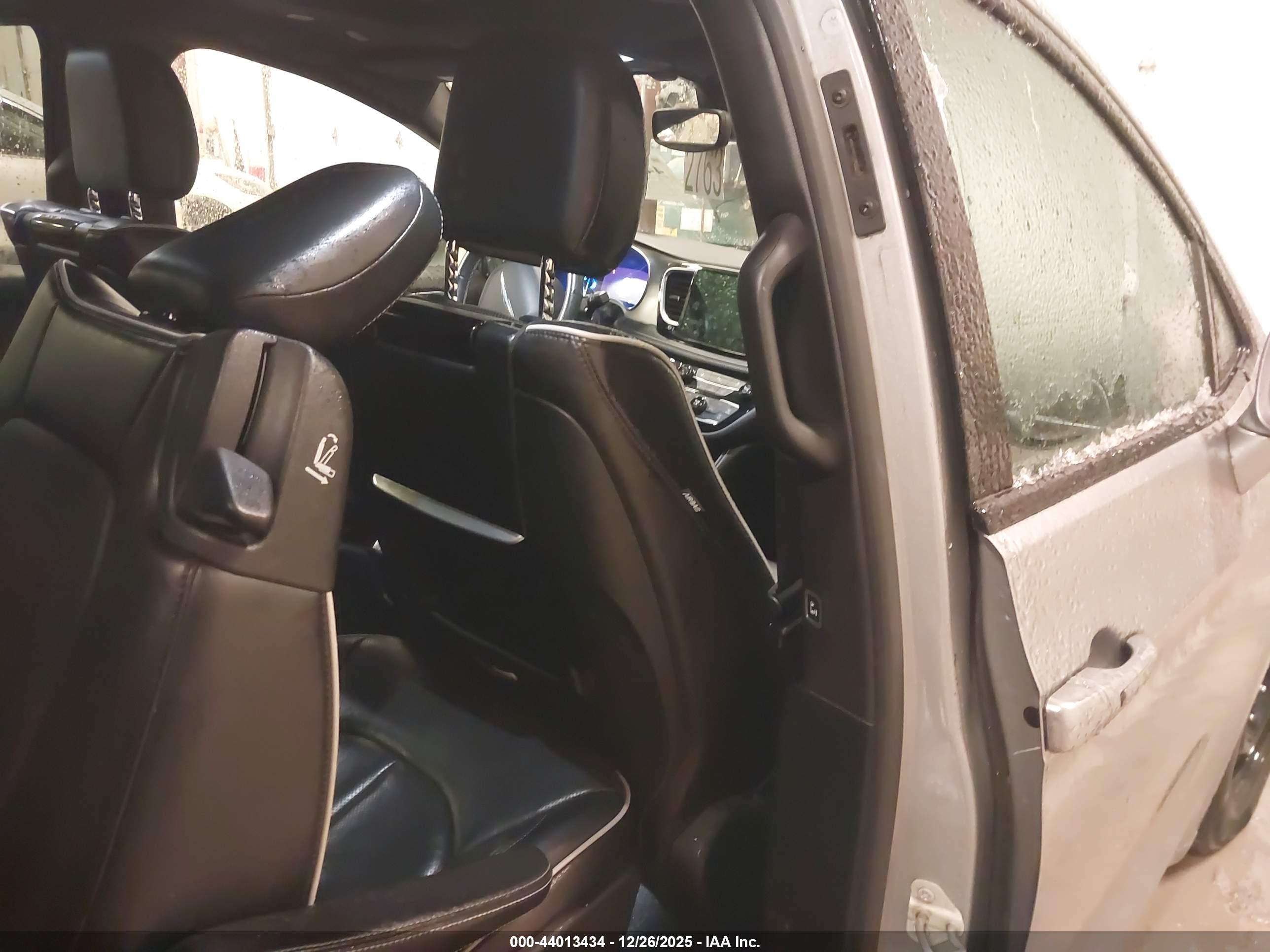 CHRYSLER PACIFICA image 8