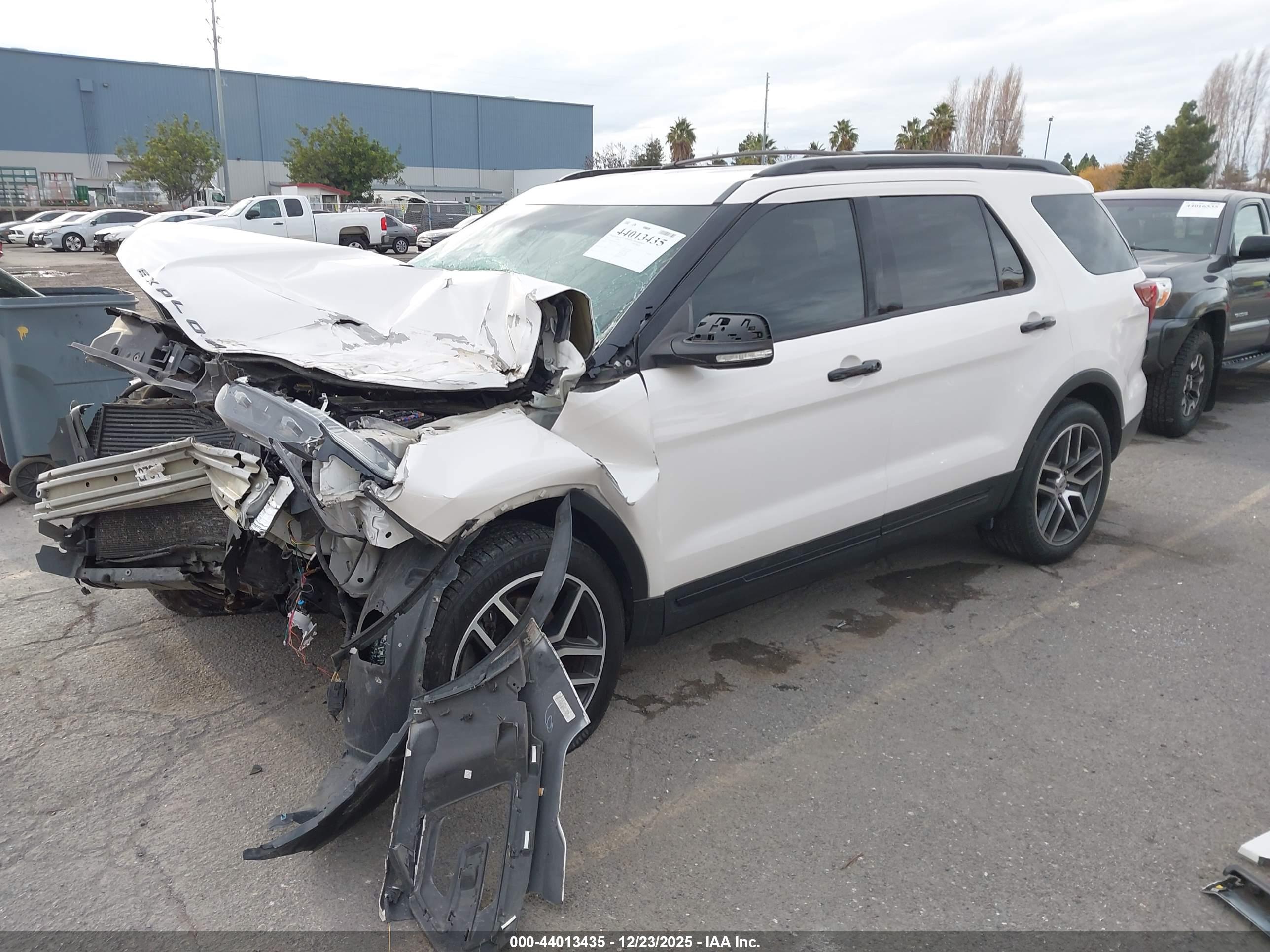 FORD EXPLORER image 2
