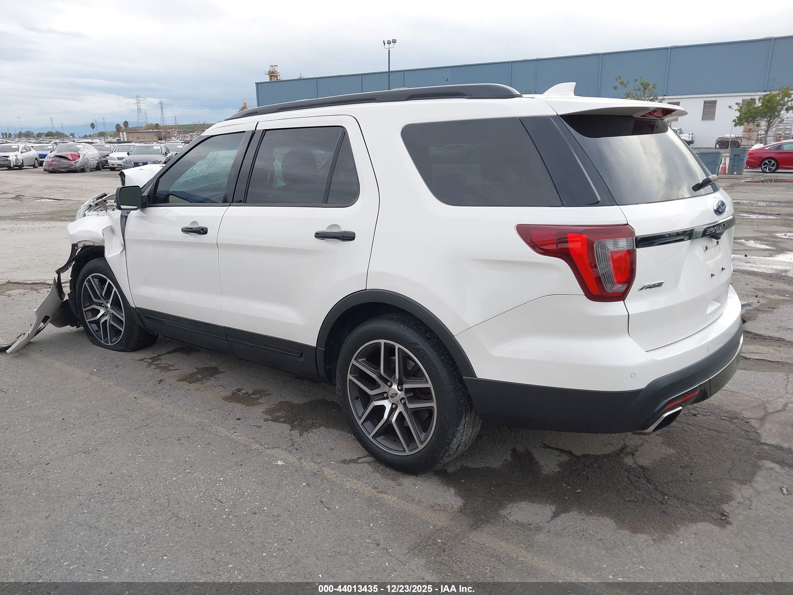 FORD EXPLORER image 3