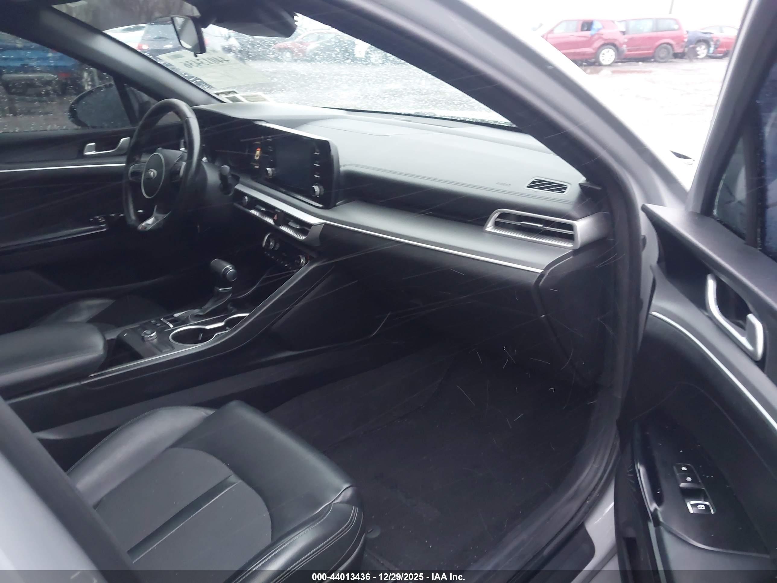 KIA K5 image 5