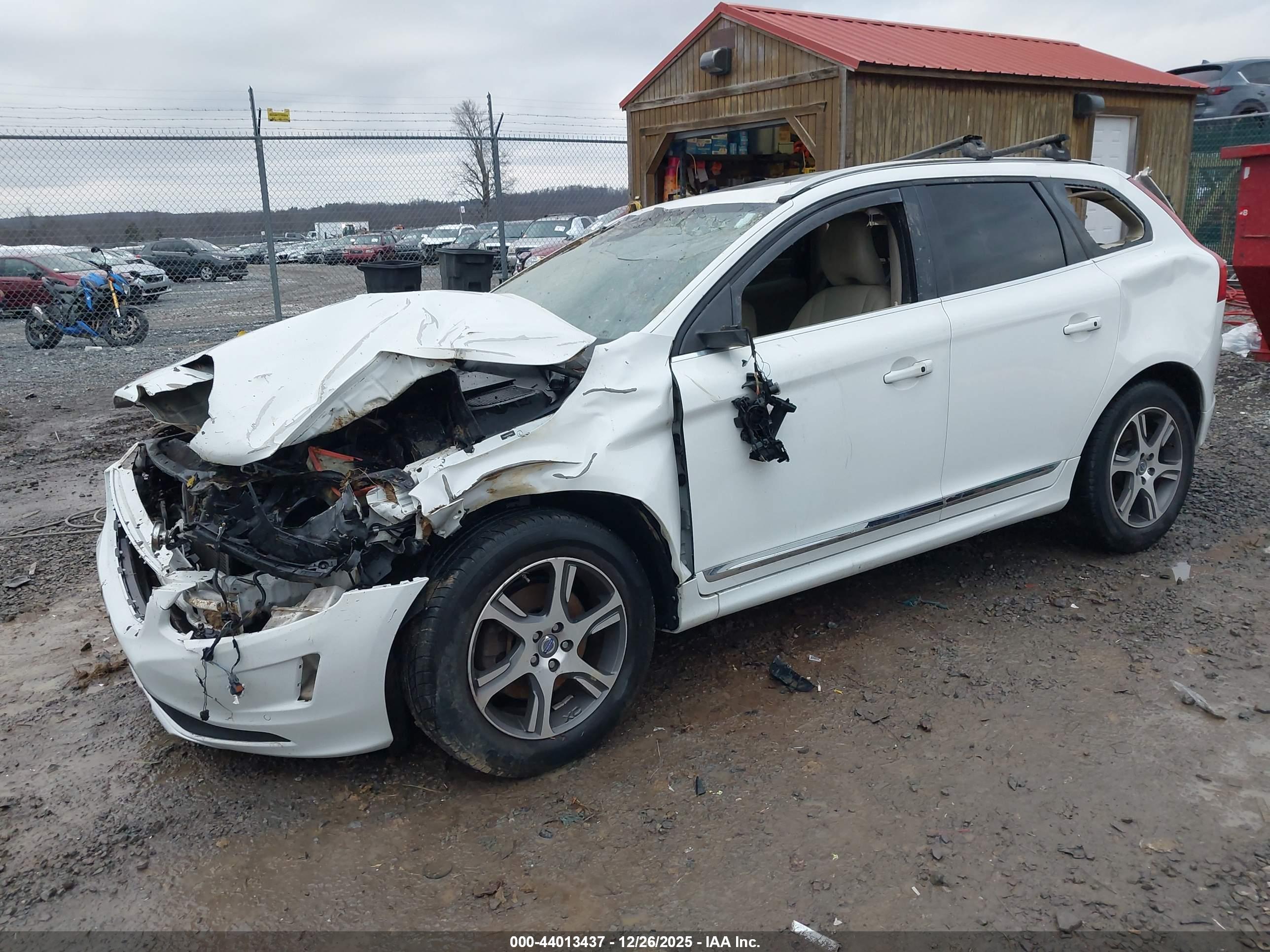 VOLVO XC60 image 2