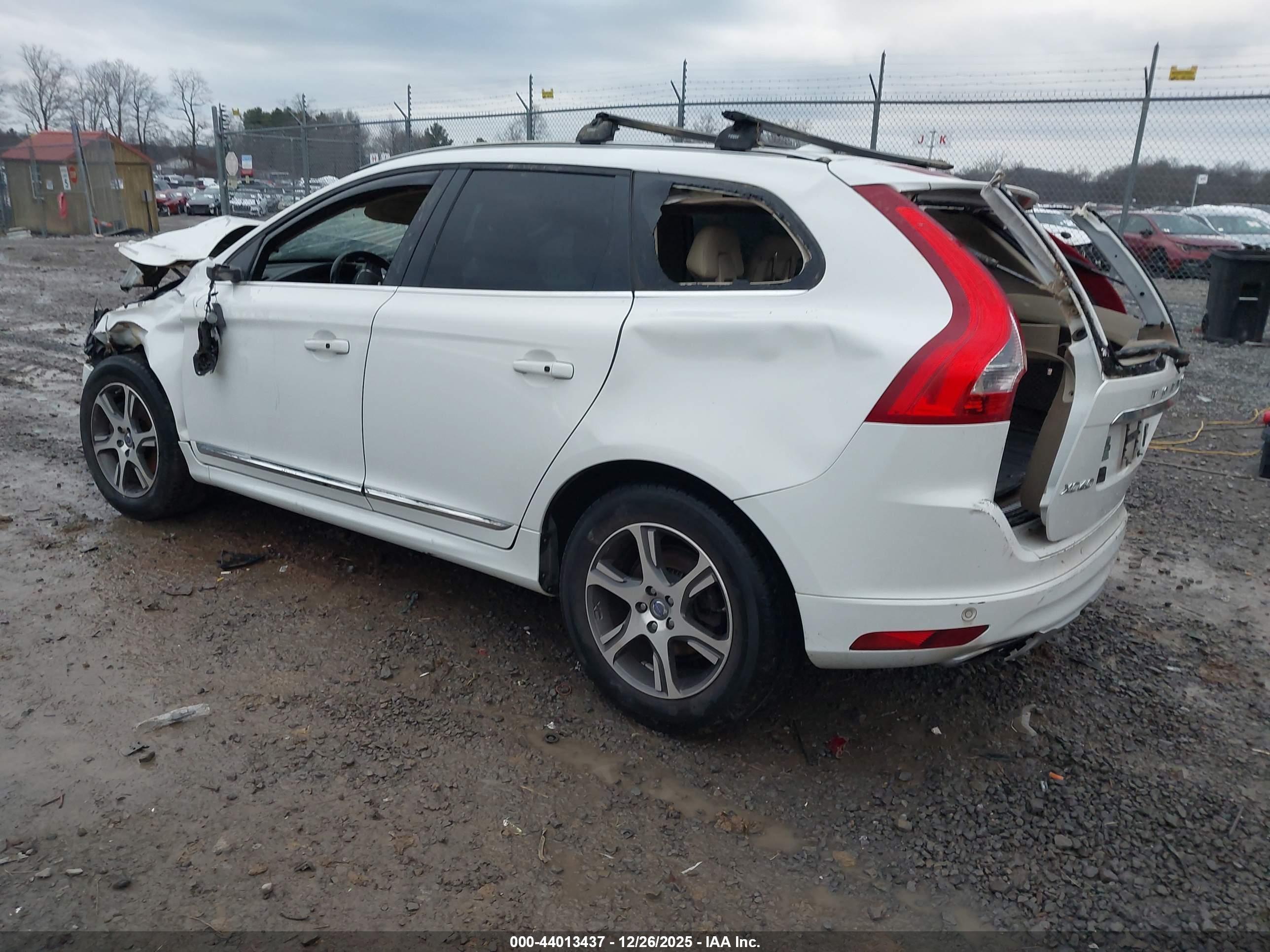 VOLVO XC60 image 3