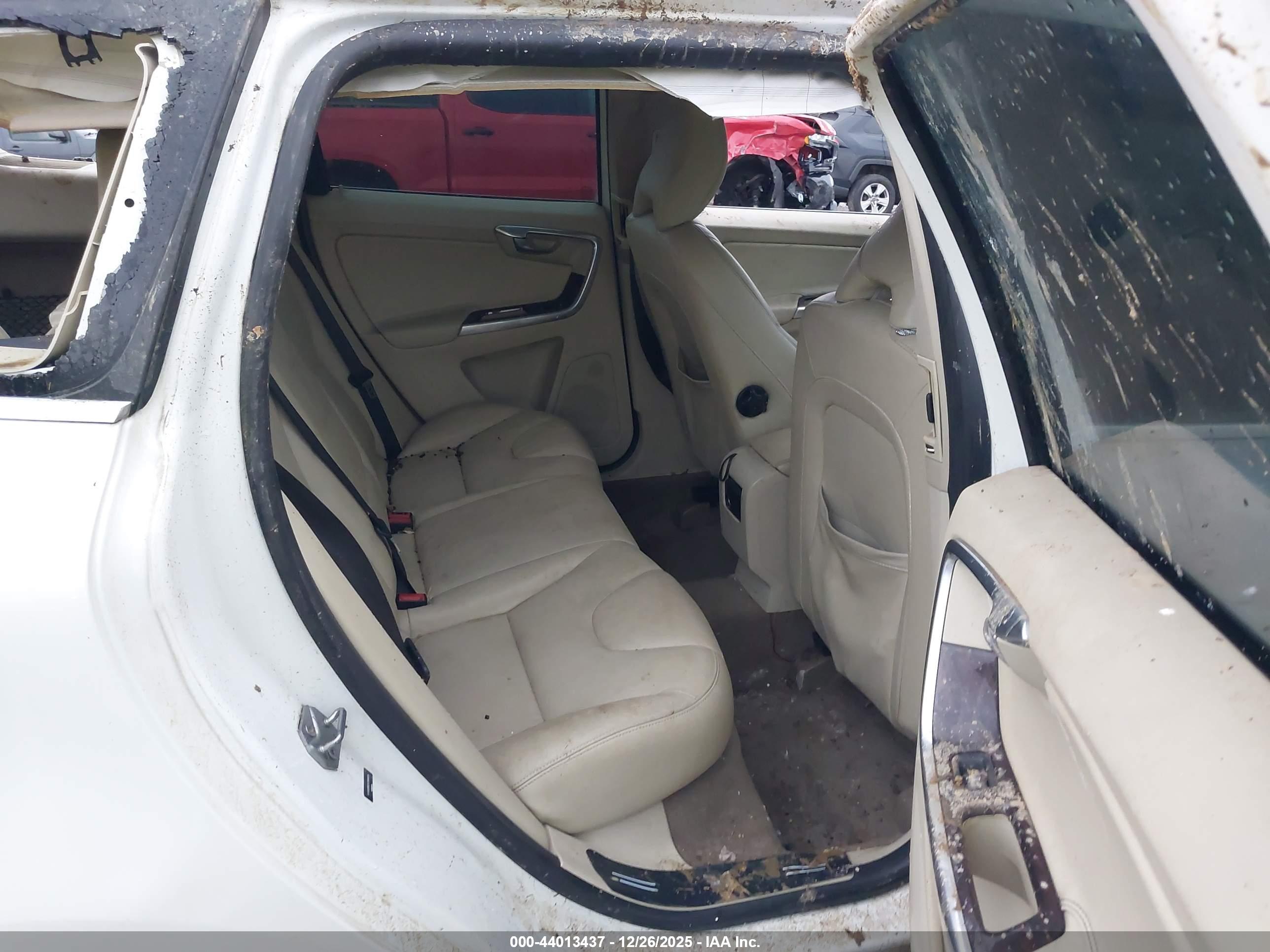VOLVO XC60 image 8