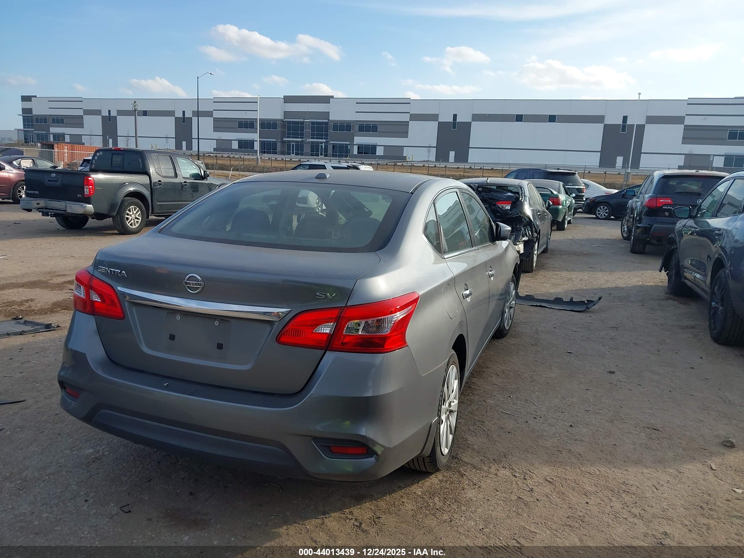 NISSAN SENTRA image 4