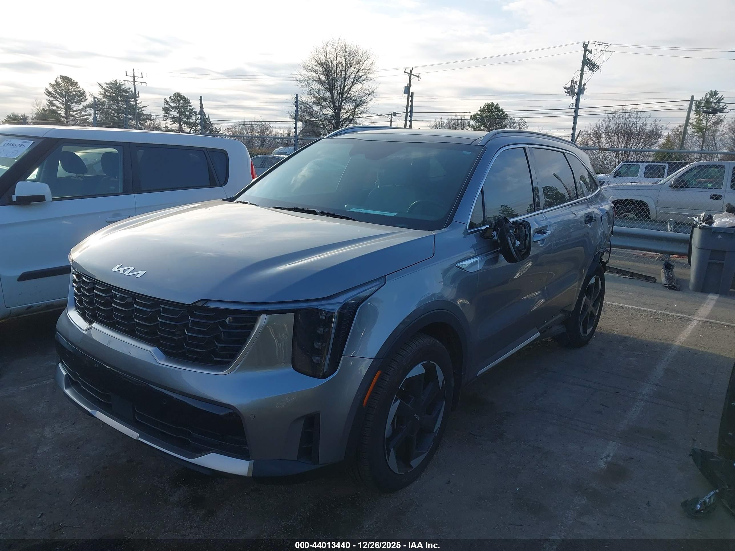 KIA SORENTO image 2