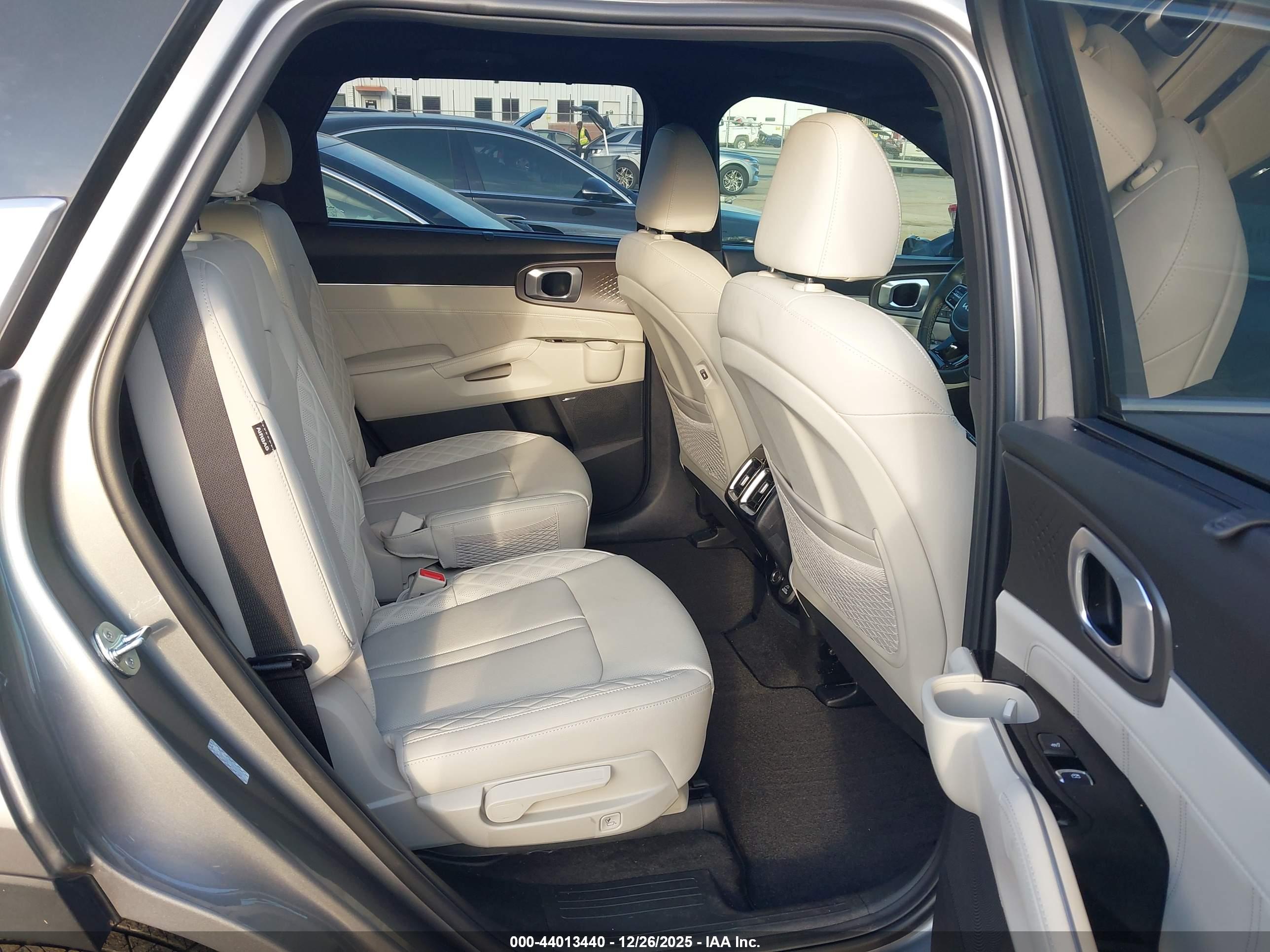 KIA SORENTO image 8