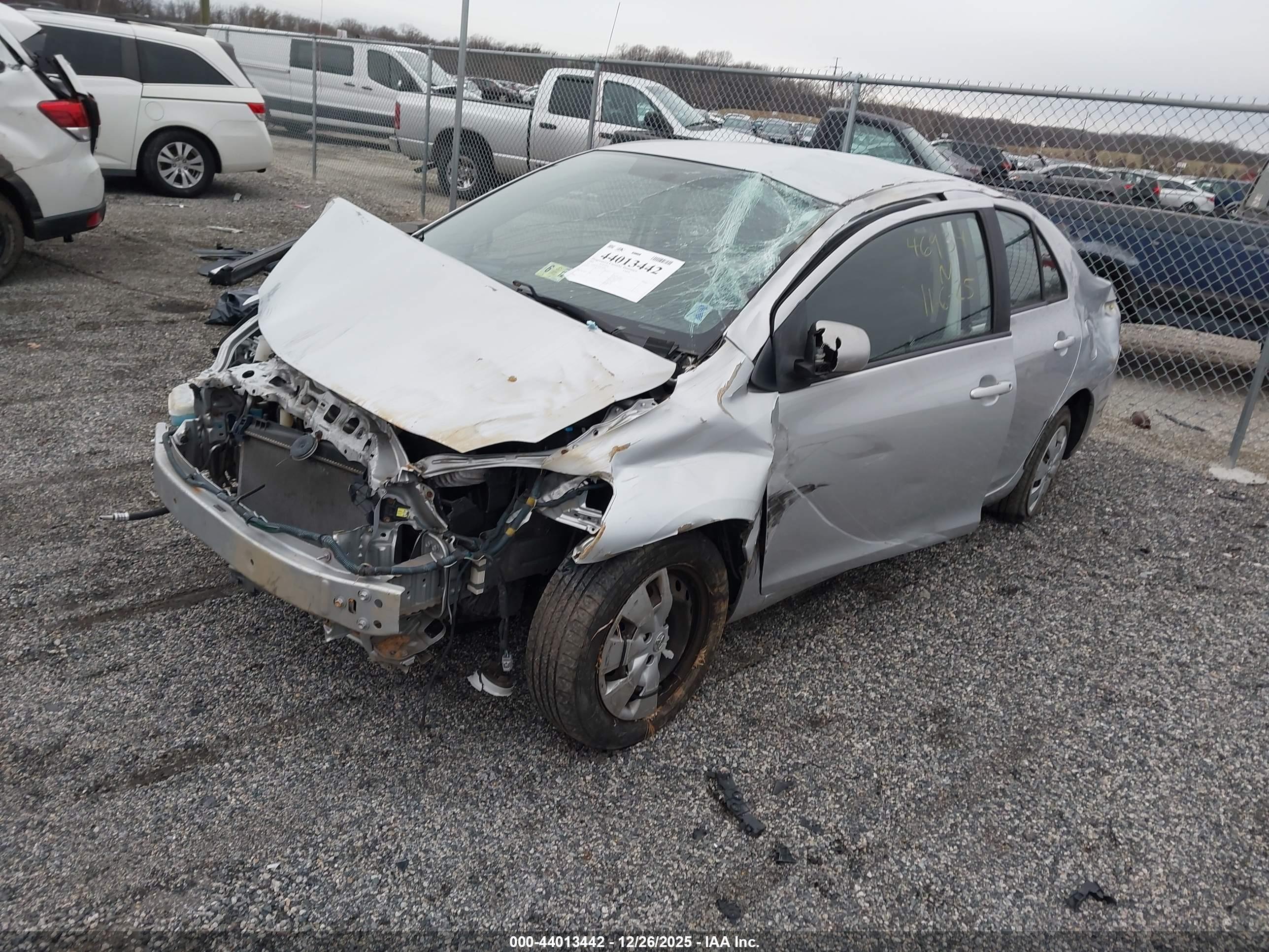 TOYOTA YARIS image 2