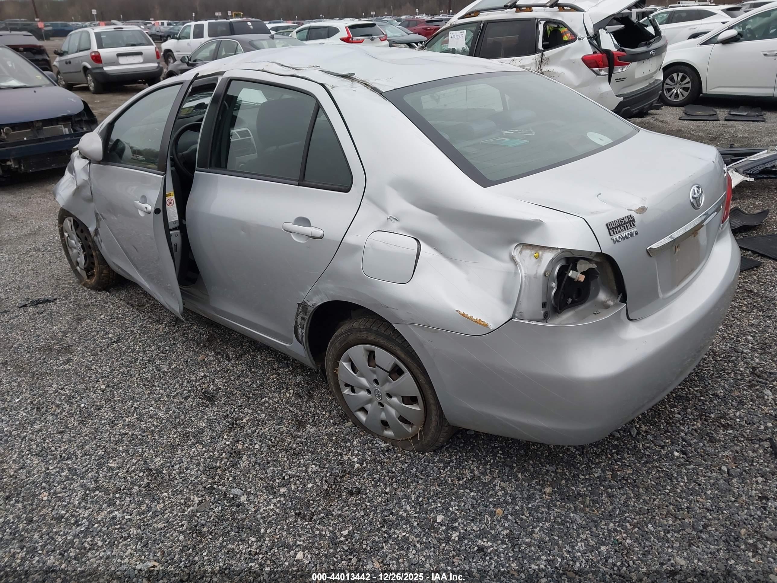 TOYOTA YARIS image 3