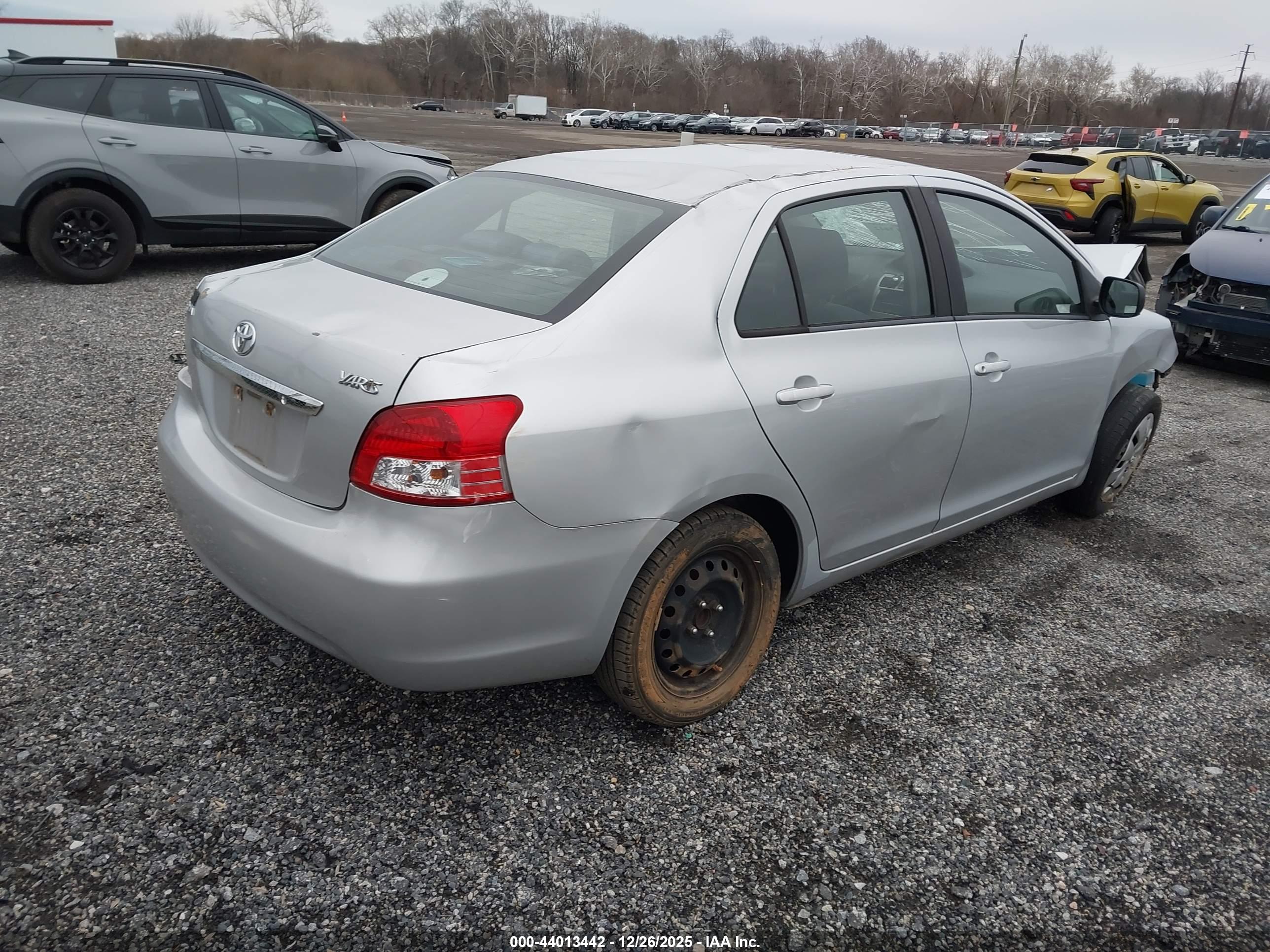 TOYOTA YARIS image 4