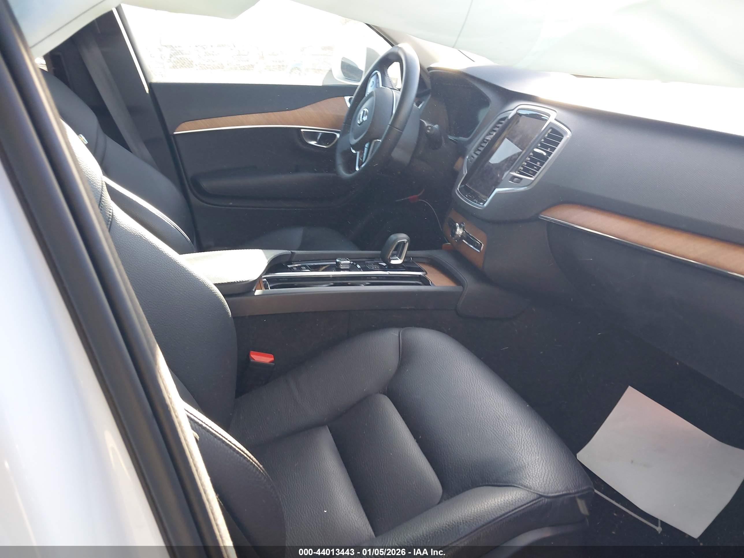 VOLVO XC90 image 5