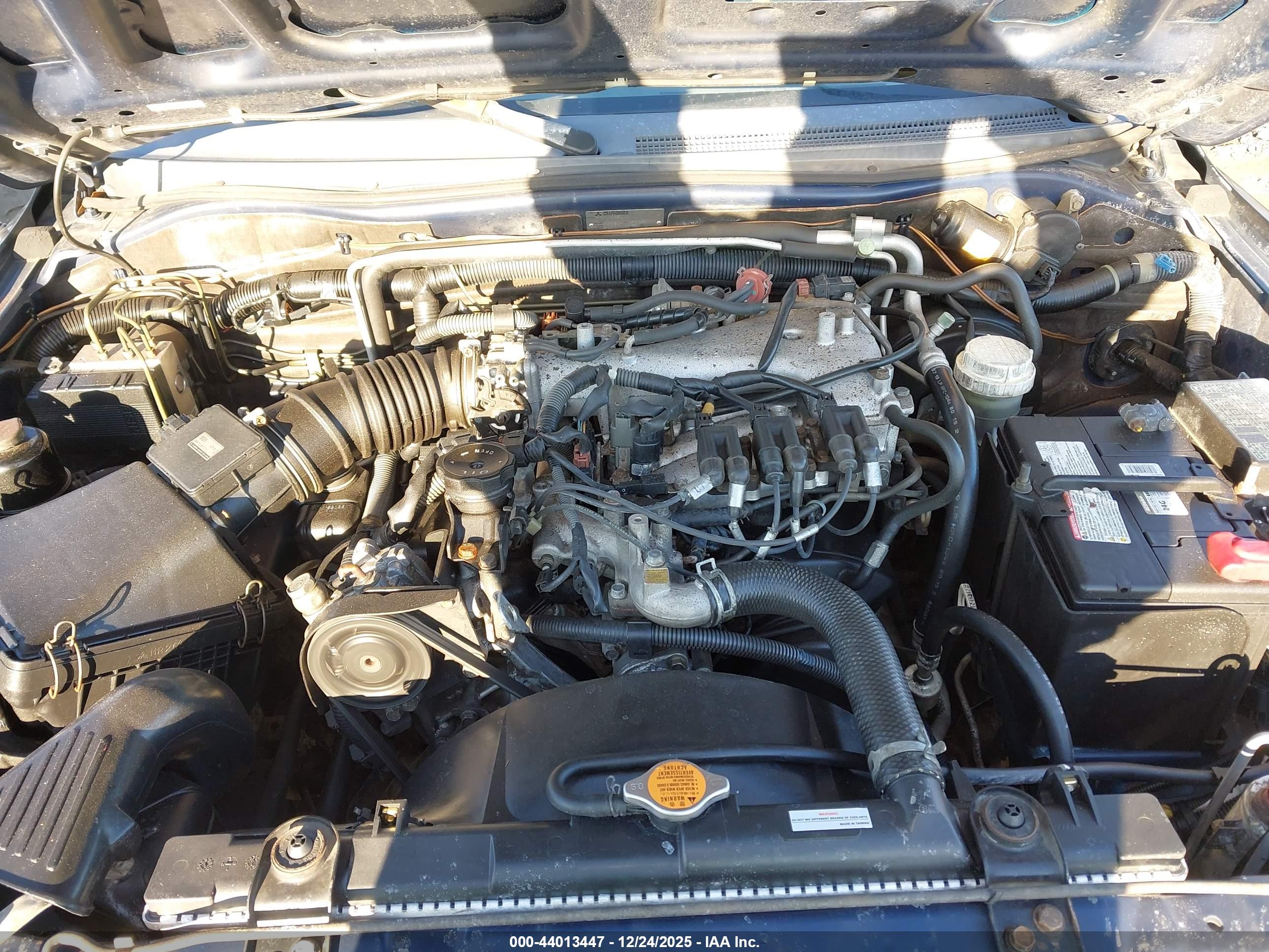 MITSUBISHI MONTERO image 10
