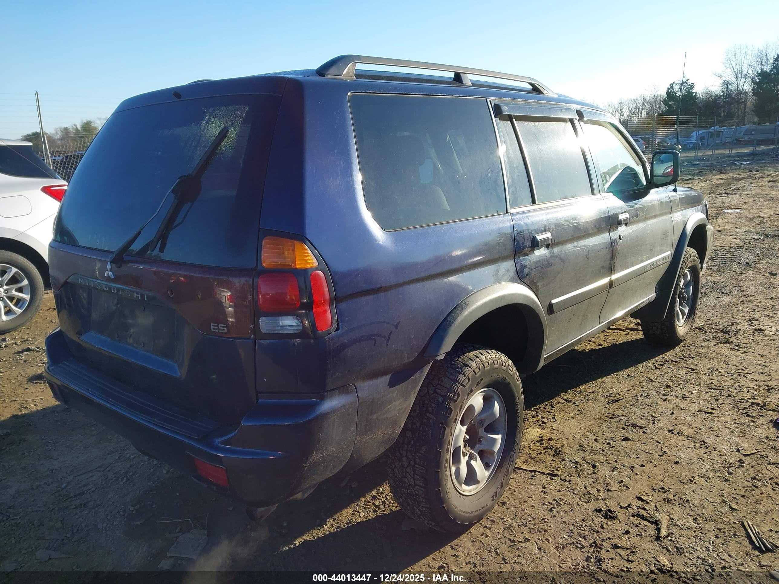 MITSUBISHI MONTERO image 4