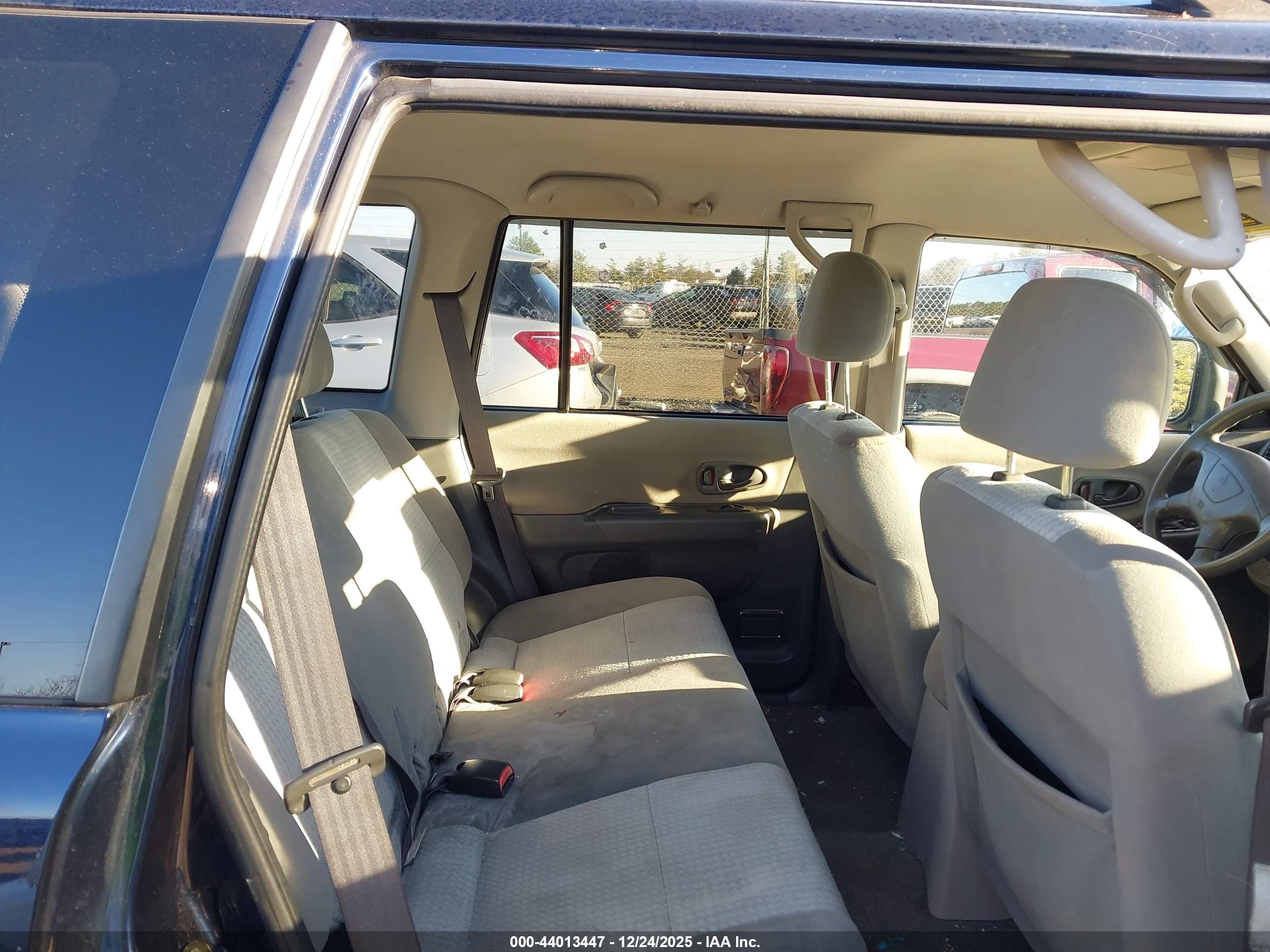 MITSUBISHI MONTERO image 8