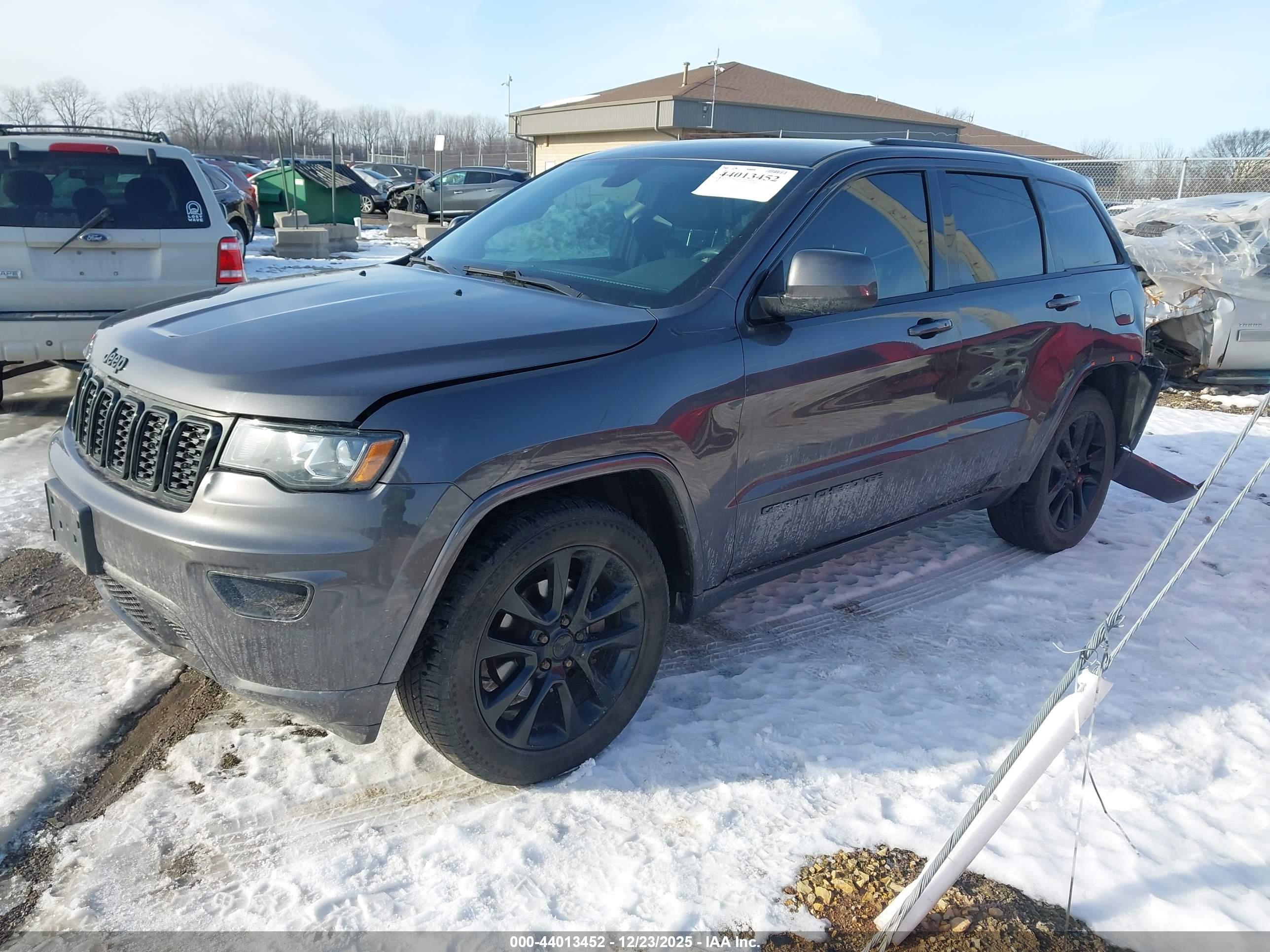 JEEP GRAND image 2