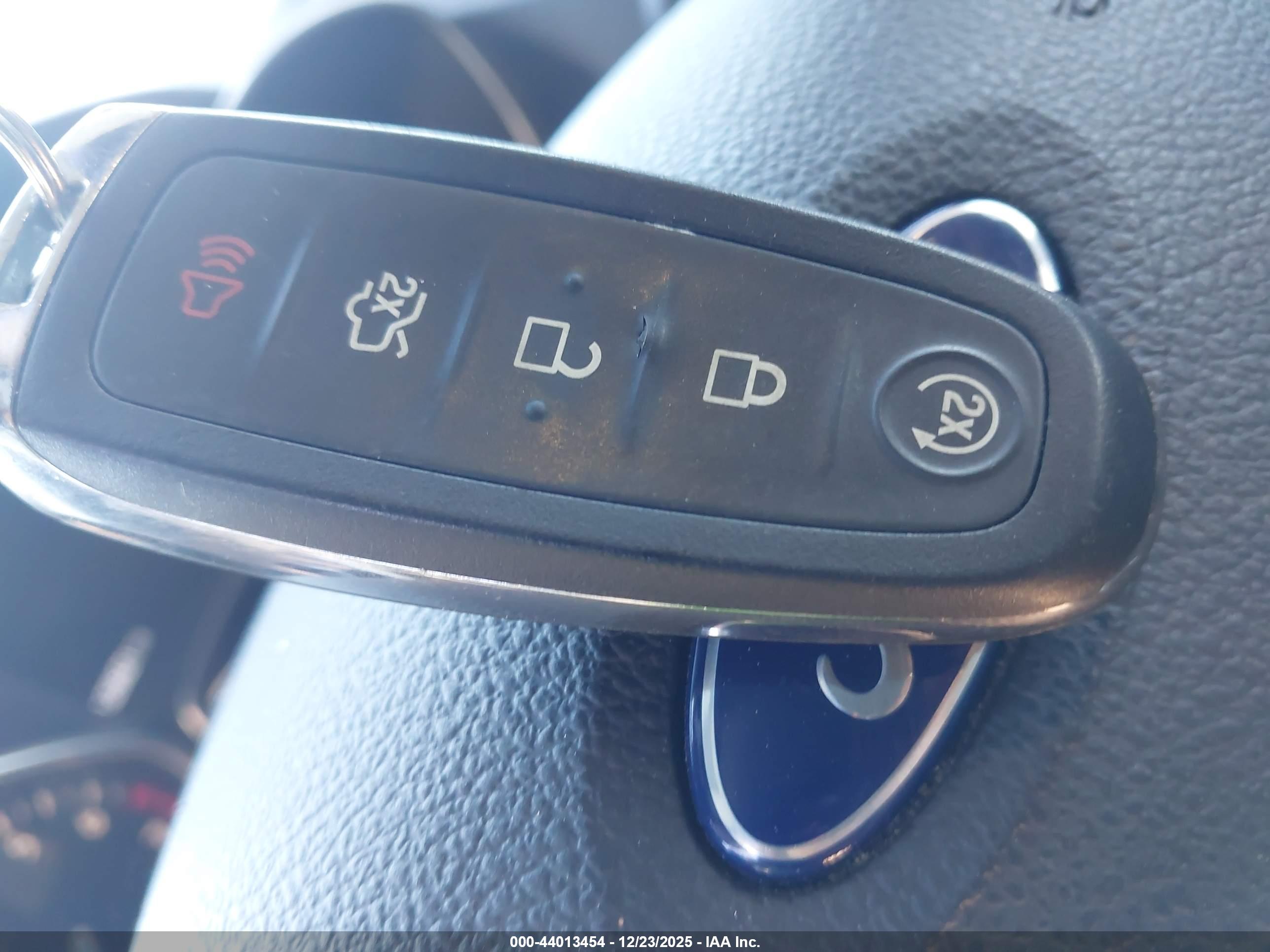 FORD ESCAPE image 11