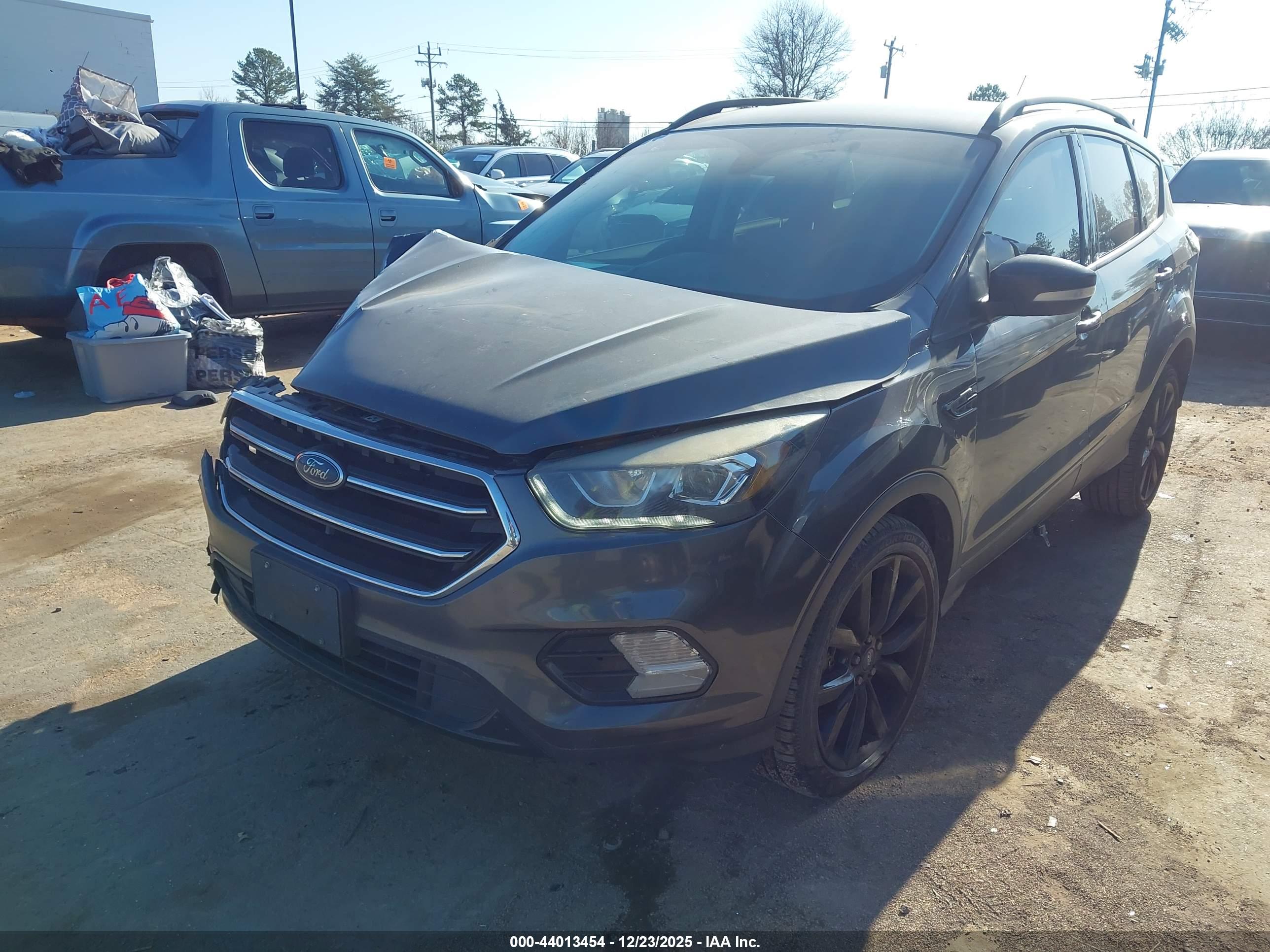 FORD ESCAPE image 2