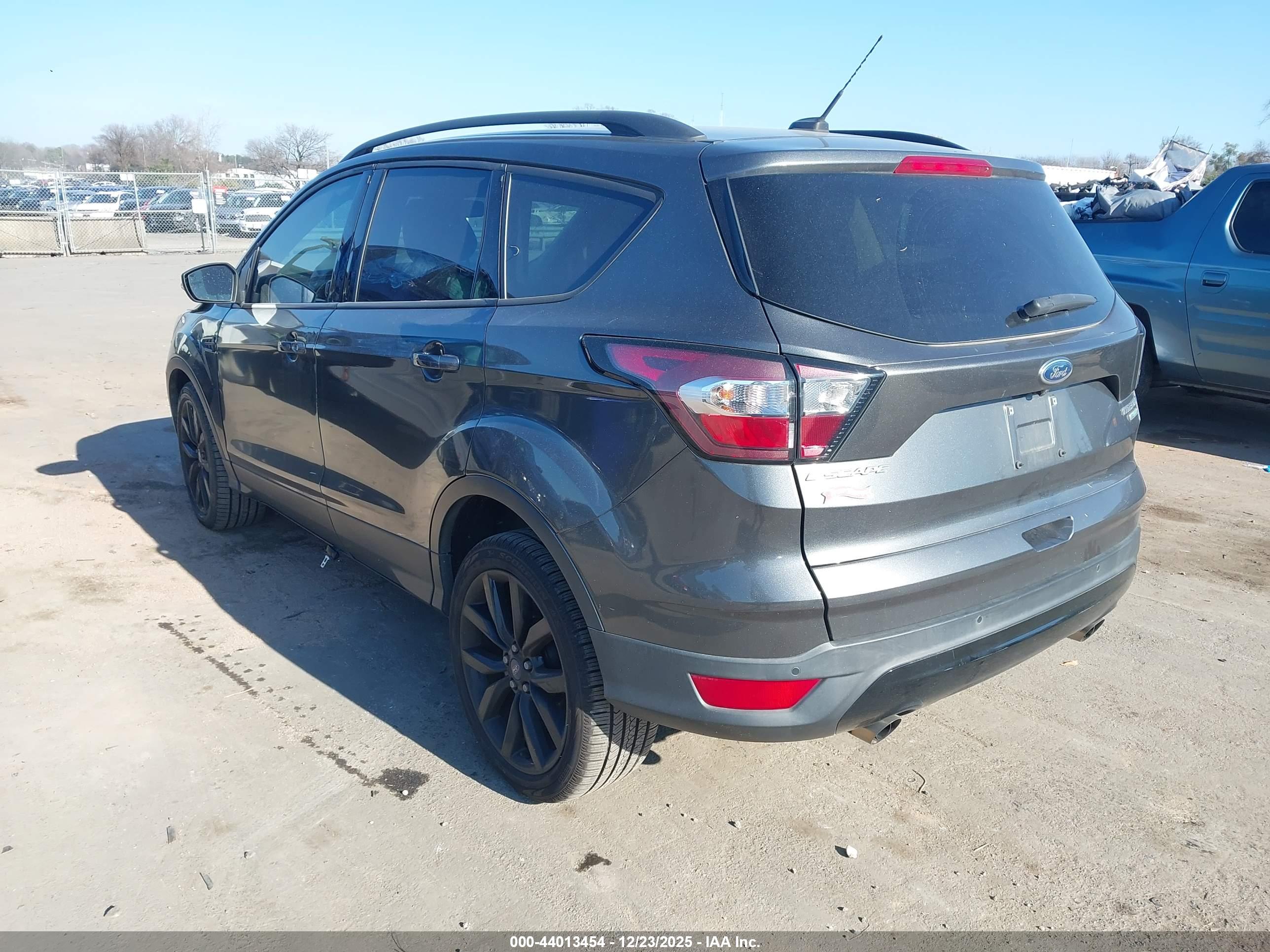FORD ESCAPE image 3