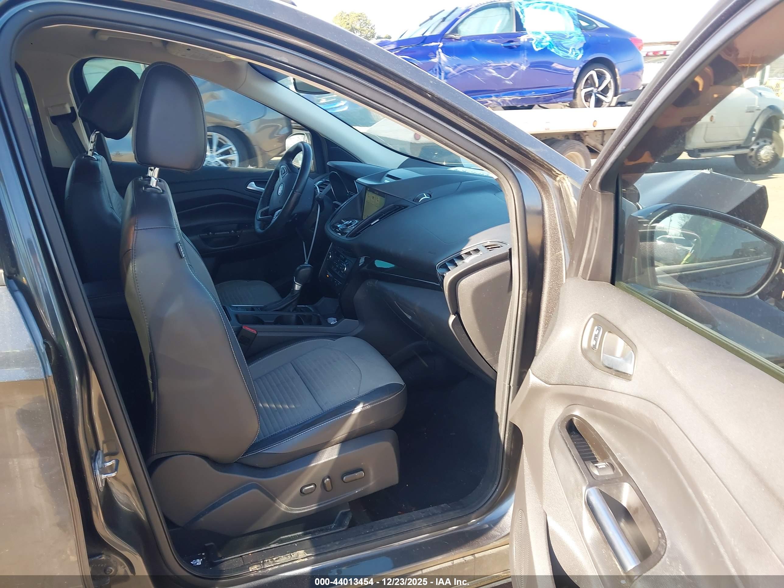 FORD ESCAPE image 5