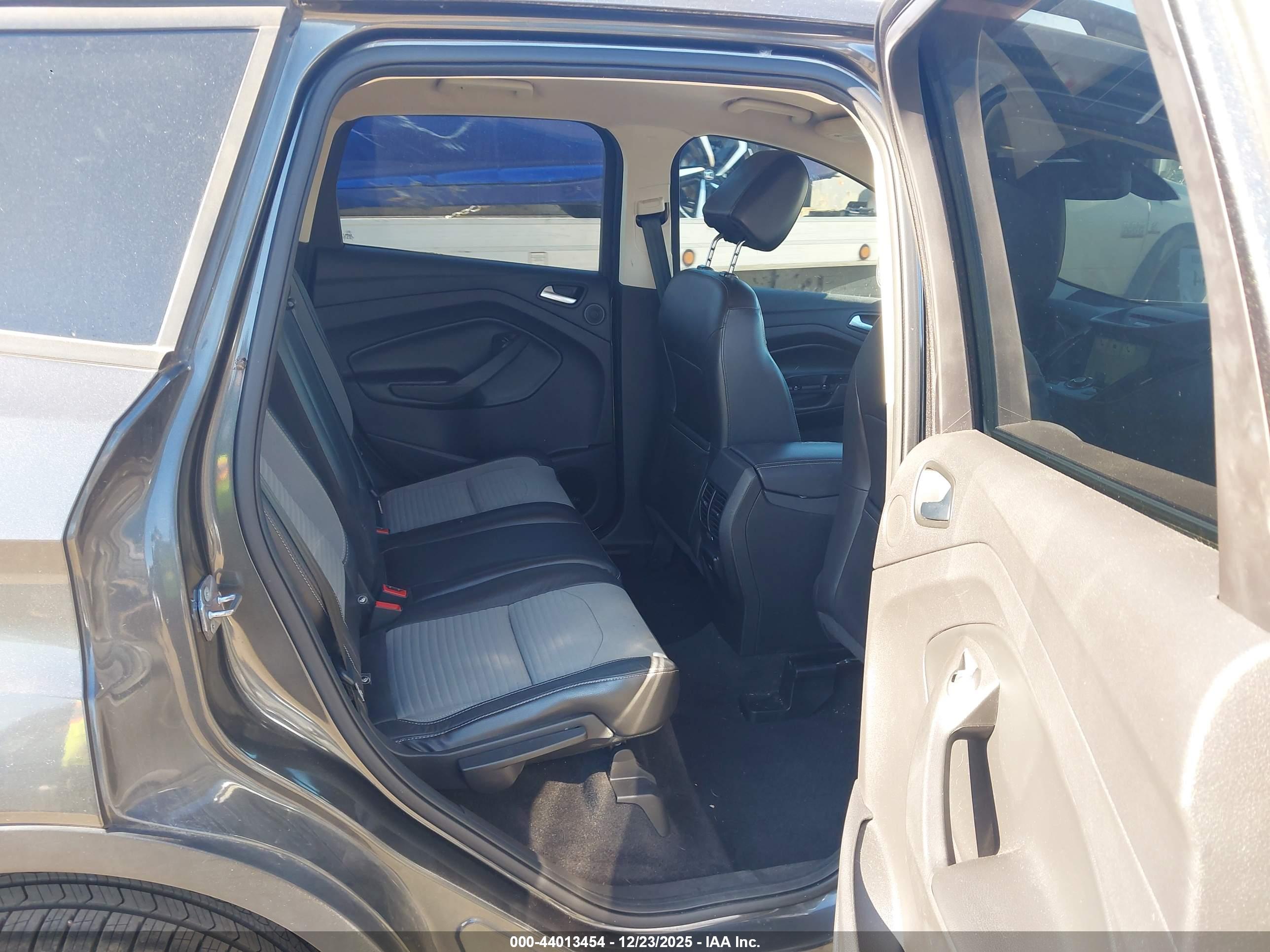 FORD ESCAPE image 8