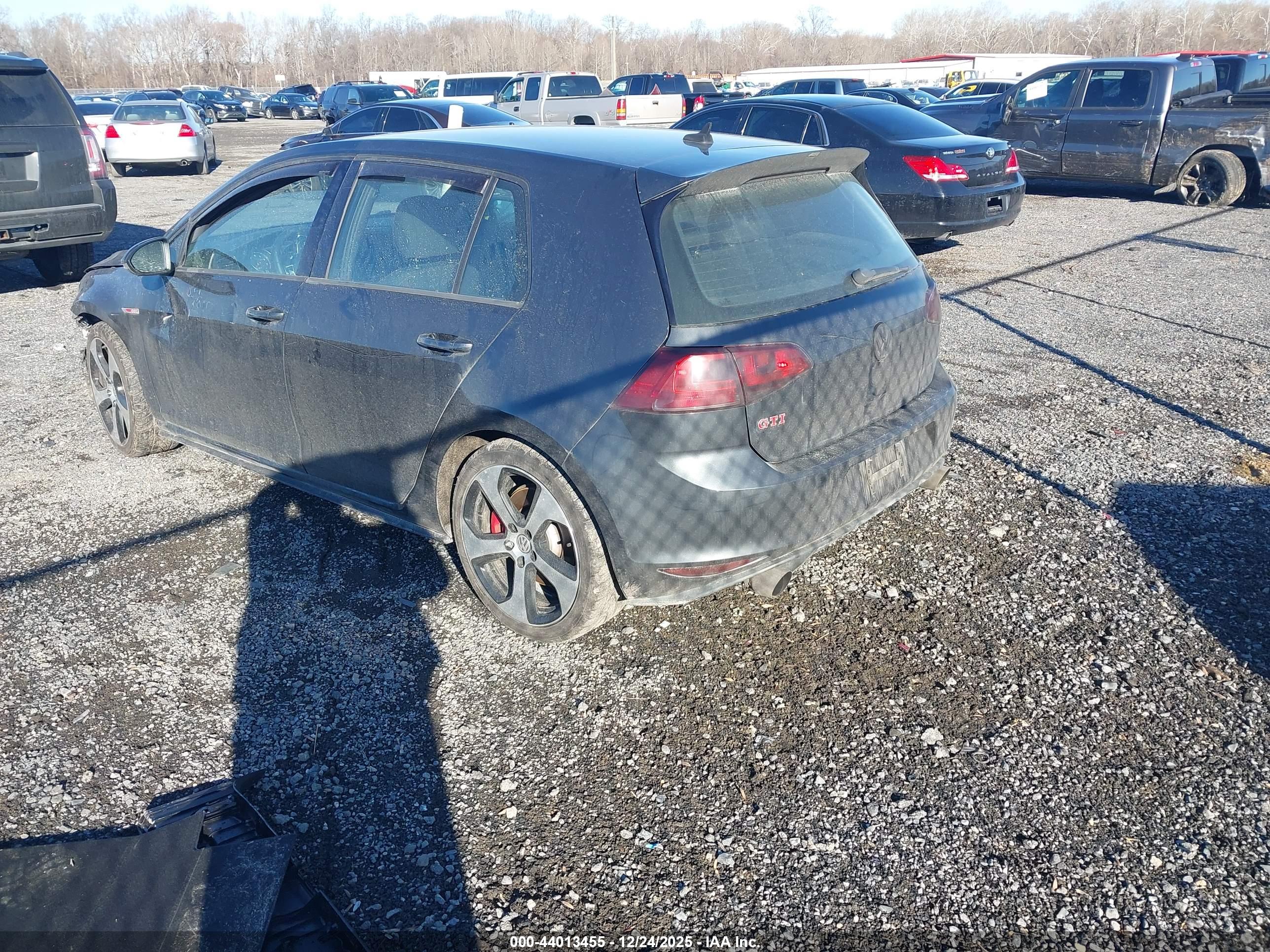 VOLKSWAGEN GOLF image 3