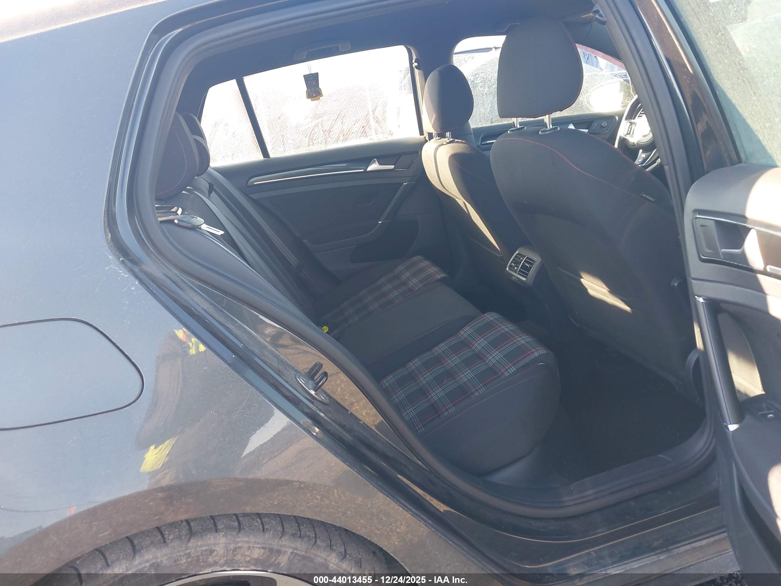 VOLKSWAGEN GOLF image 8