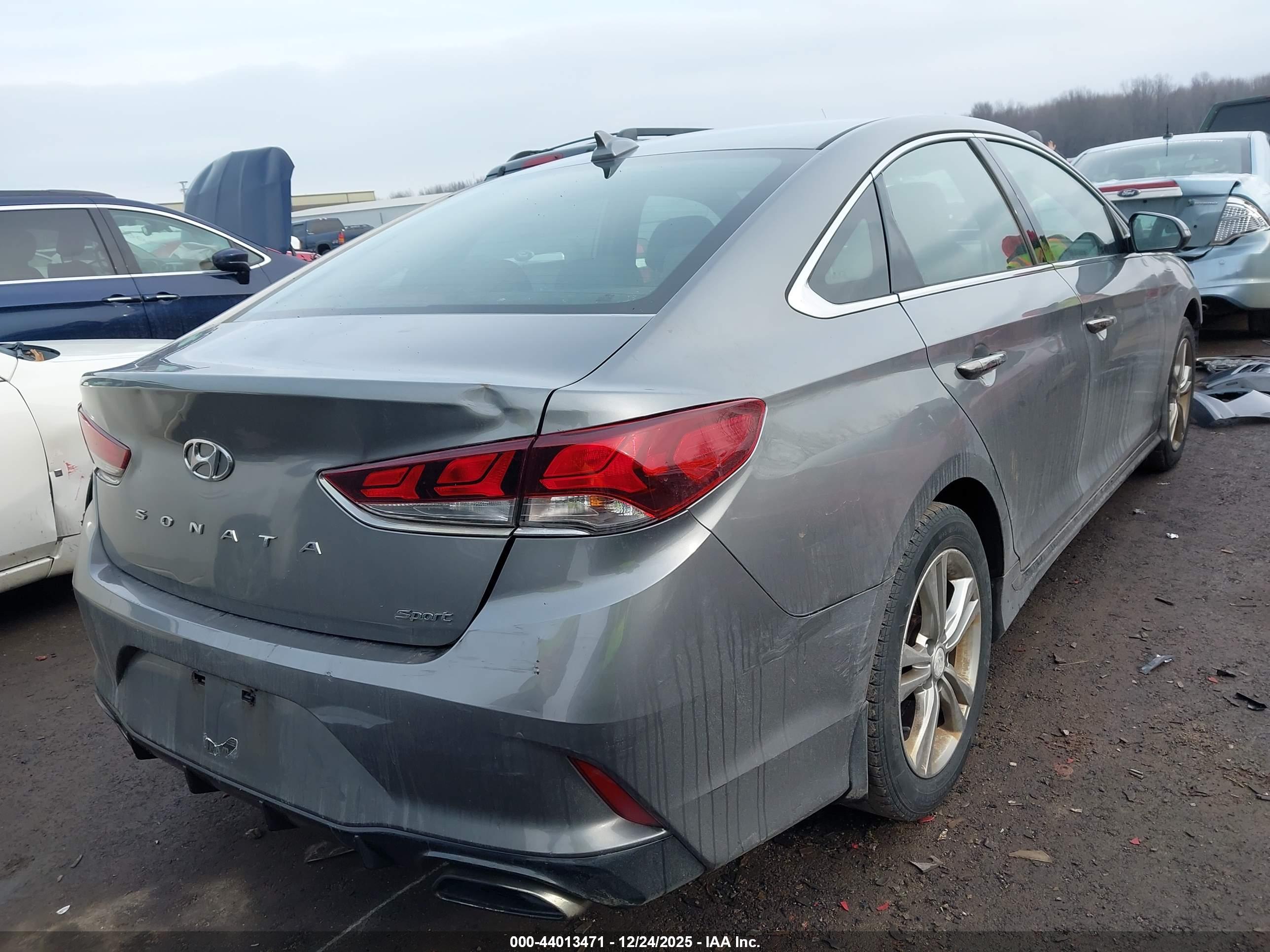 HYUNDAI SONATA image 4
