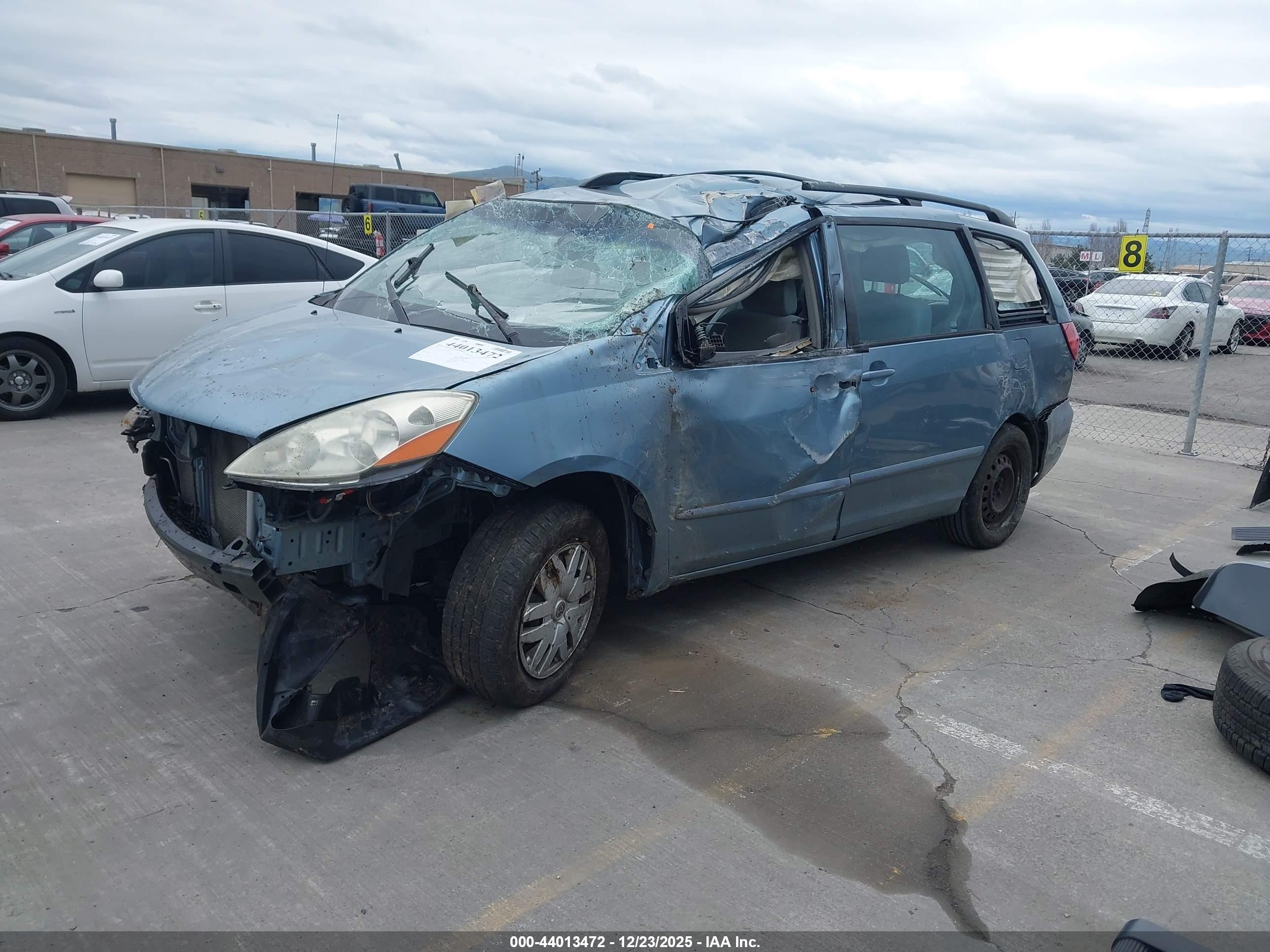 TOYOTA SIENNA image 2
