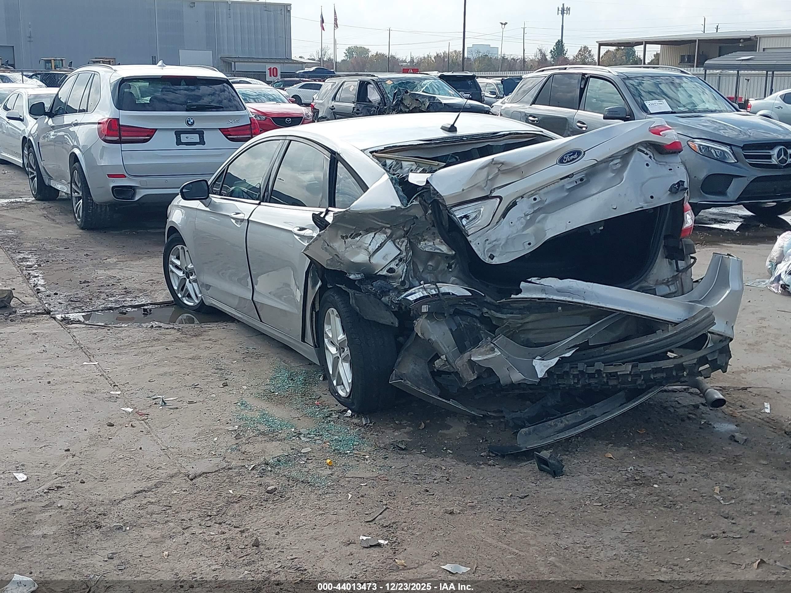 FORD FUSION image 6