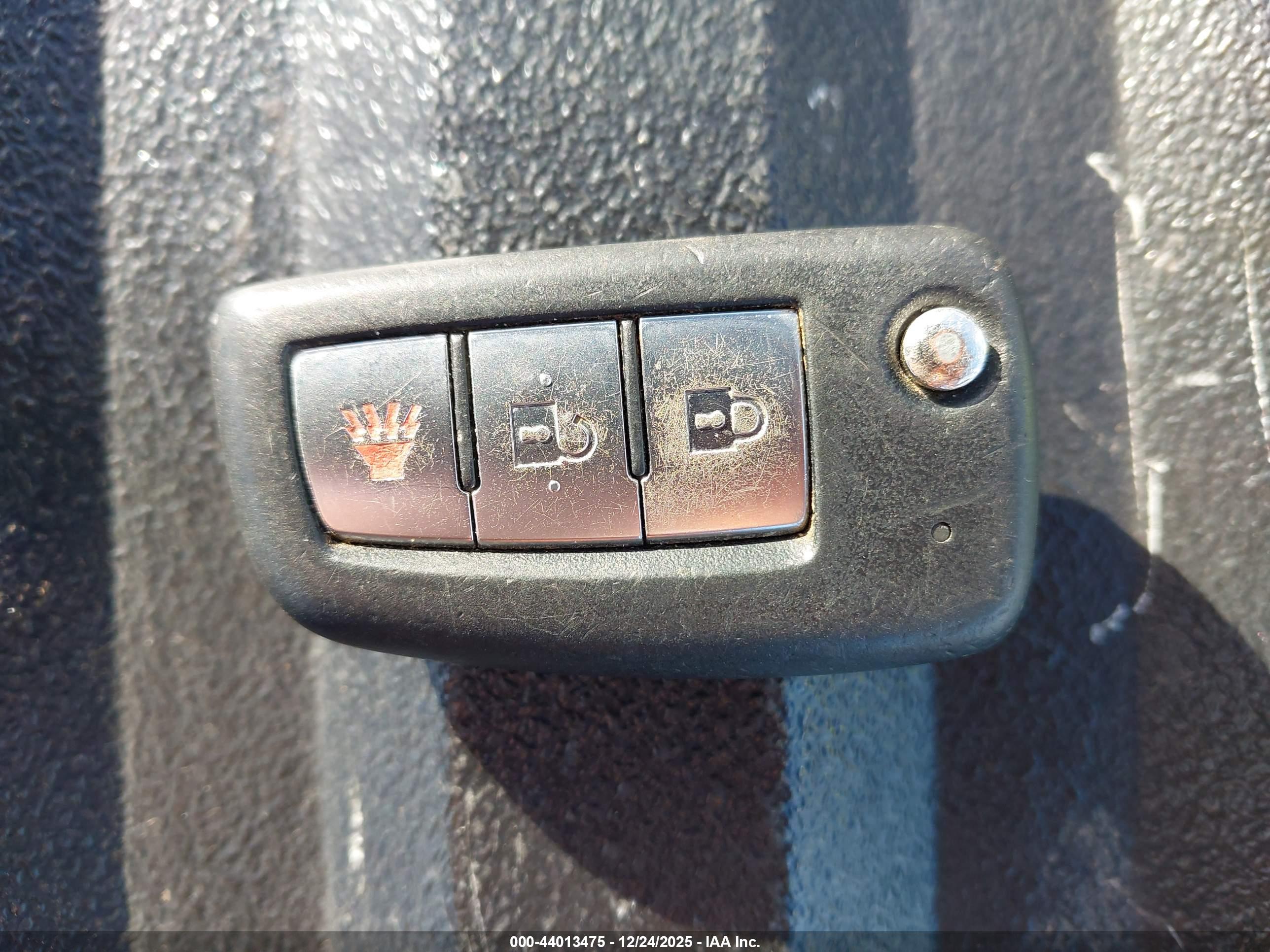 NISSAN ROGUE image 11