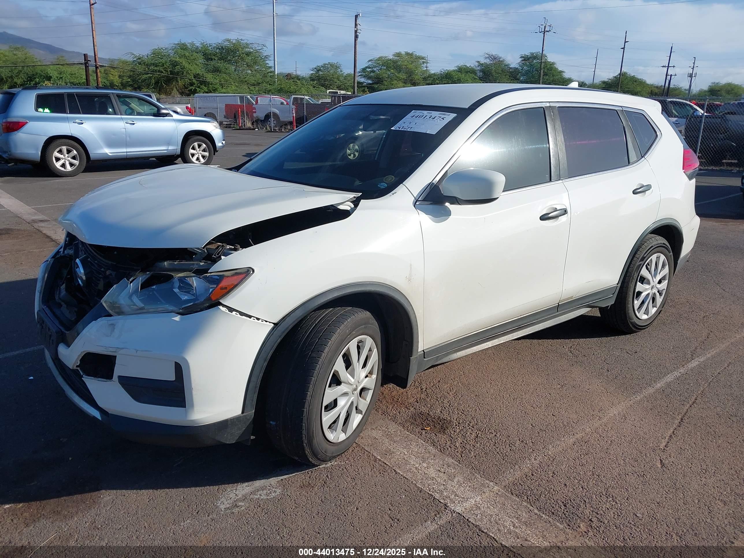 NISSAN ROGUE image 2