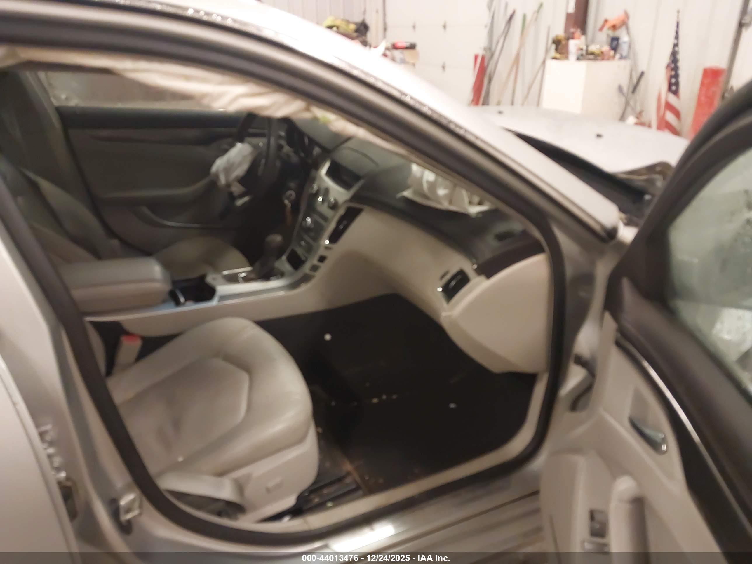 CADILLAC CTS image 5
