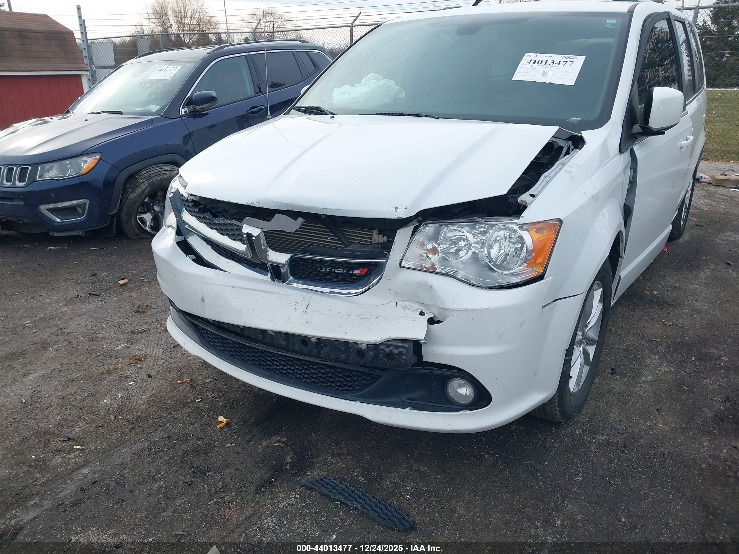 DODGE GRAND image 6
