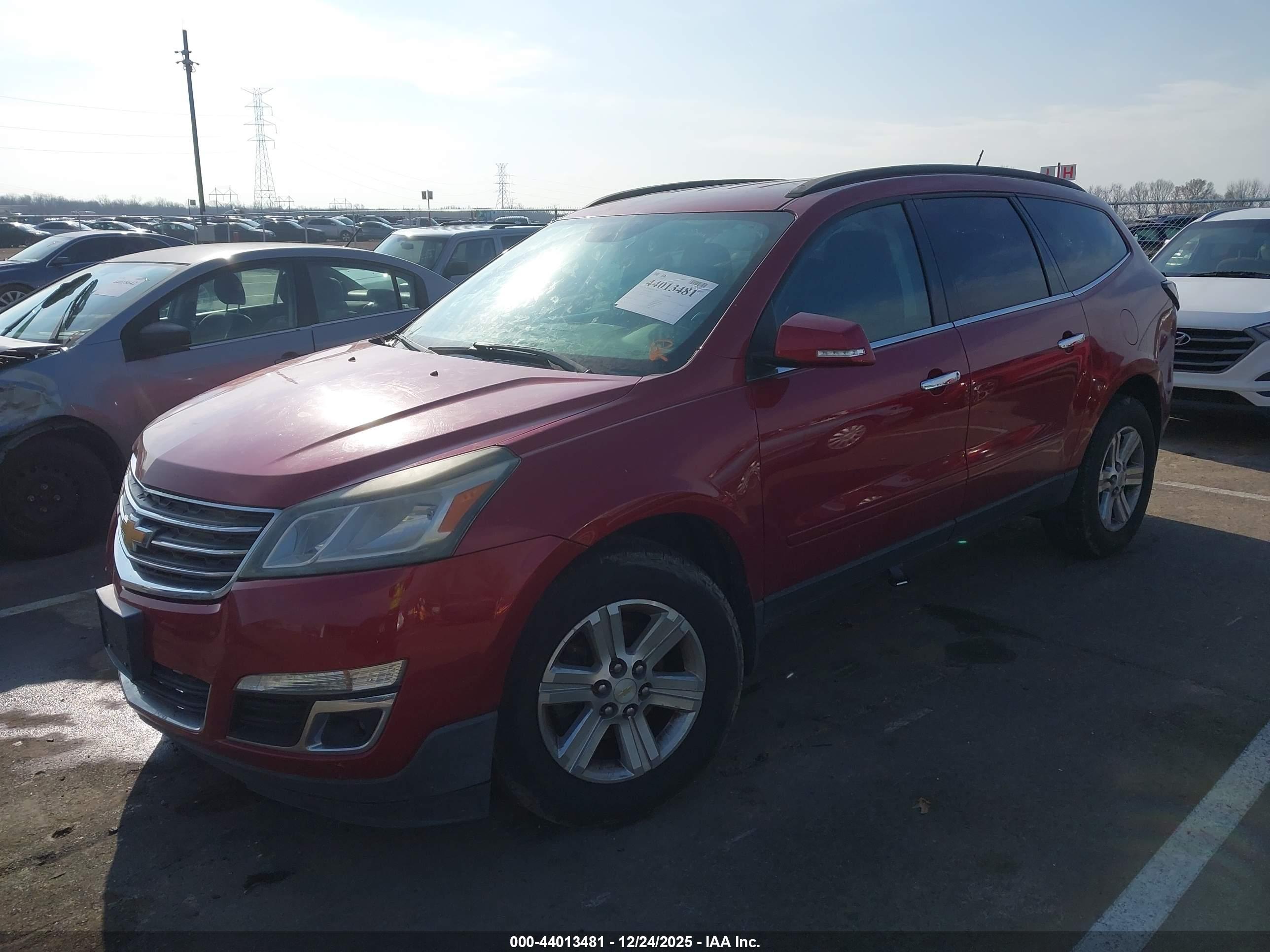 CHEVROLET TRAVERSE image 2